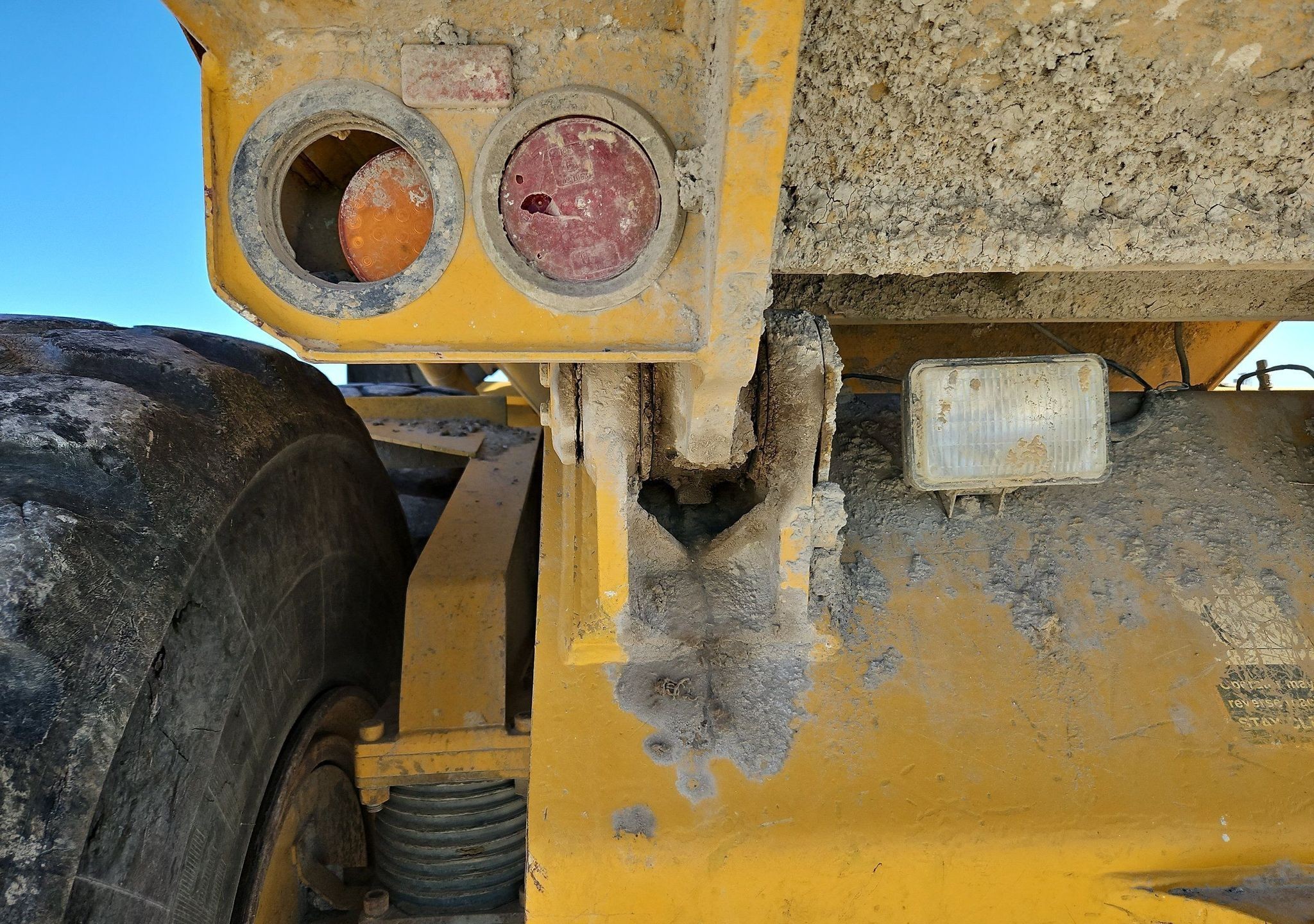 gallery 2000 John Deere 400C haul truck