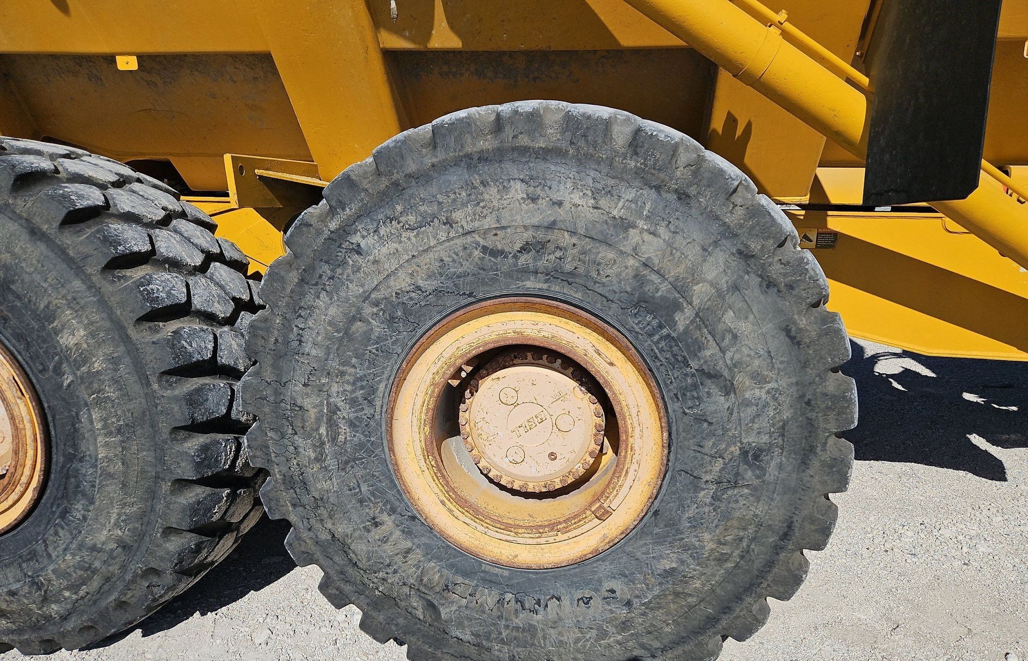 gallery 2000 John Deere 400C haul truck