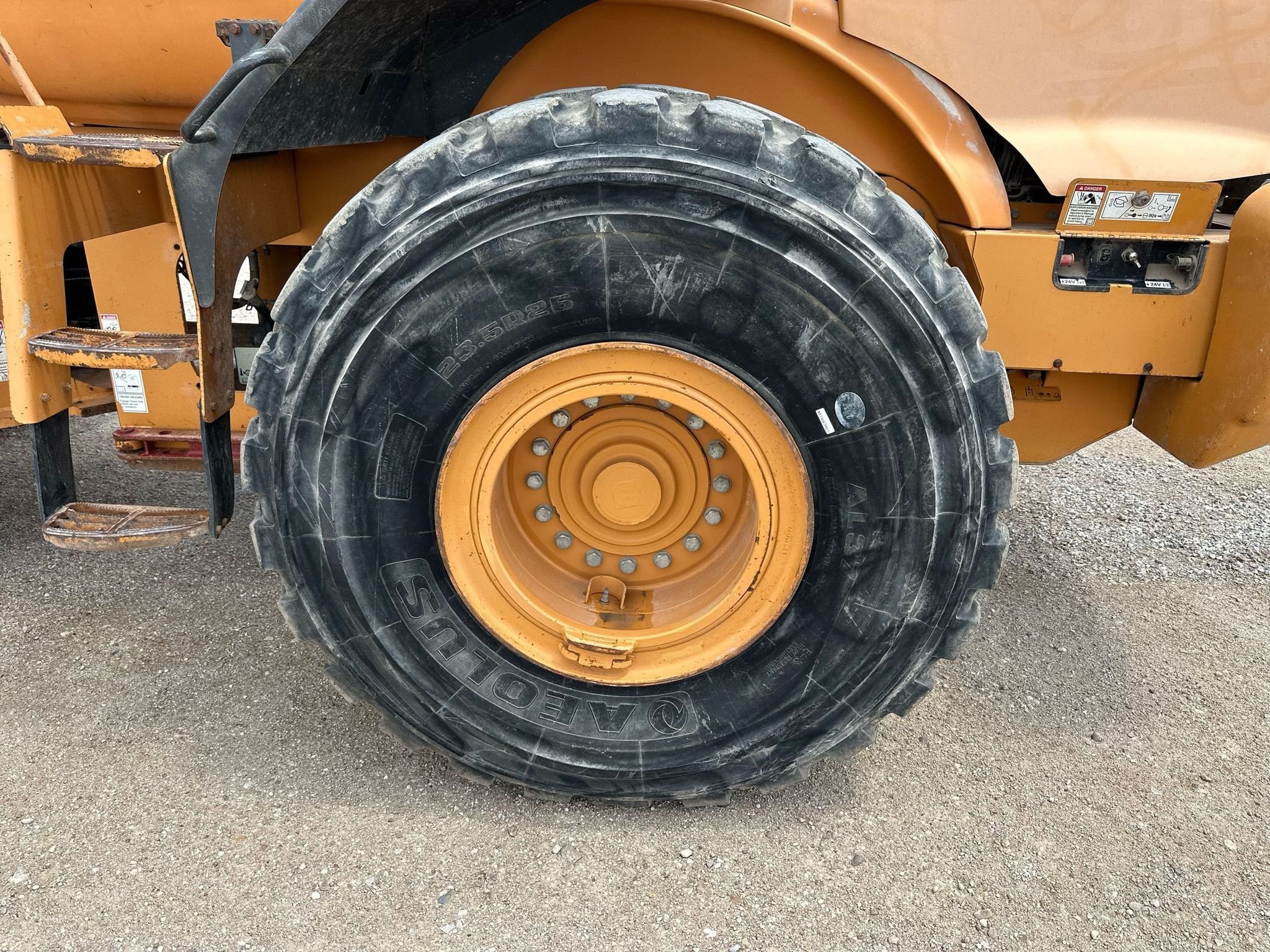 gallery 2011 Case 821F wheel loader