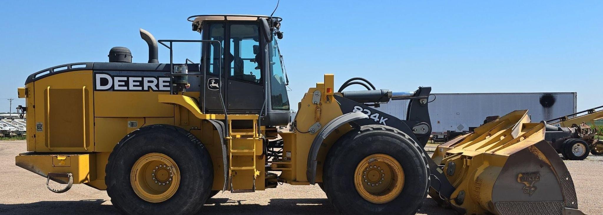 gallery 2014 John Deere 824K Wheel Loader