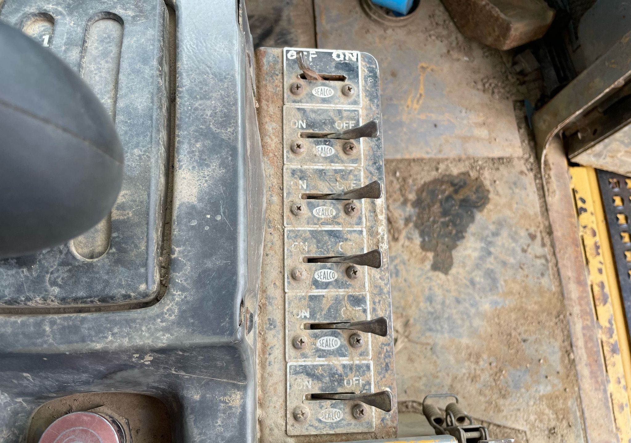 gallery 2000 Caterpillar D300E Series II water wagon