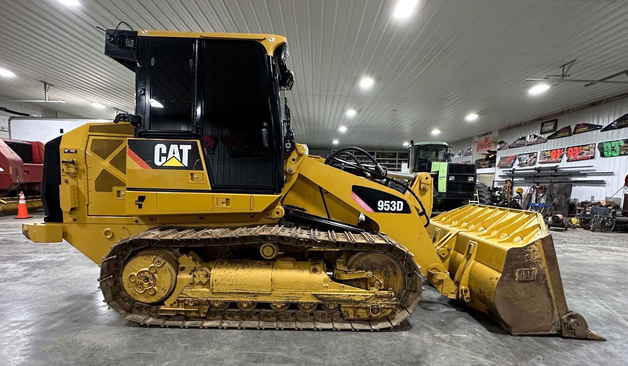 gallery 2016 Caterpillar 953D track loader
