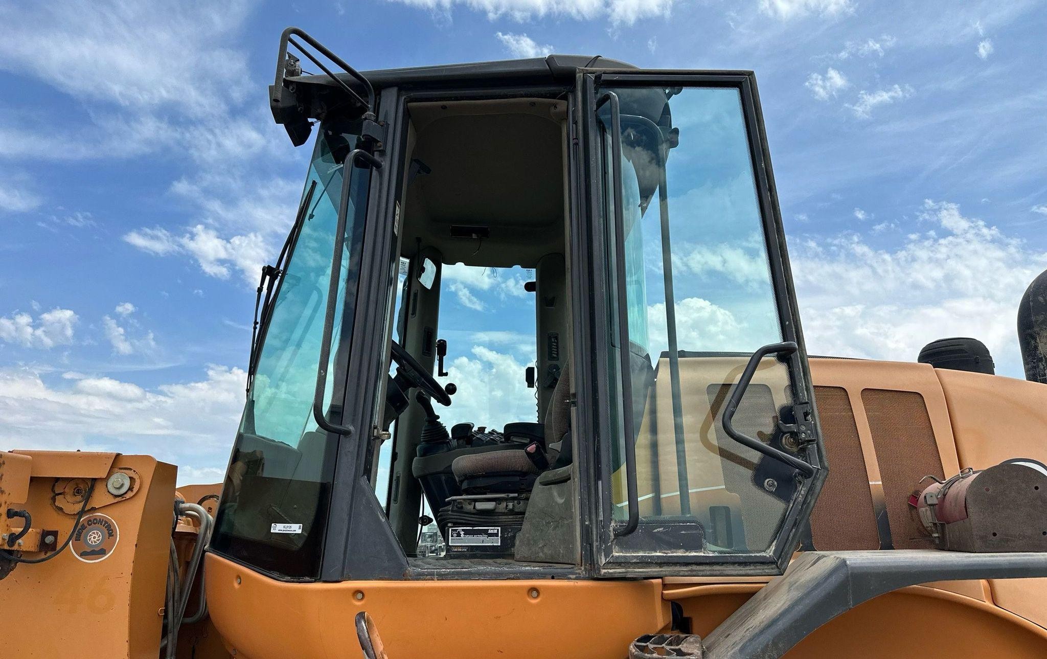 gallery 2011 Case 821F wheel loader