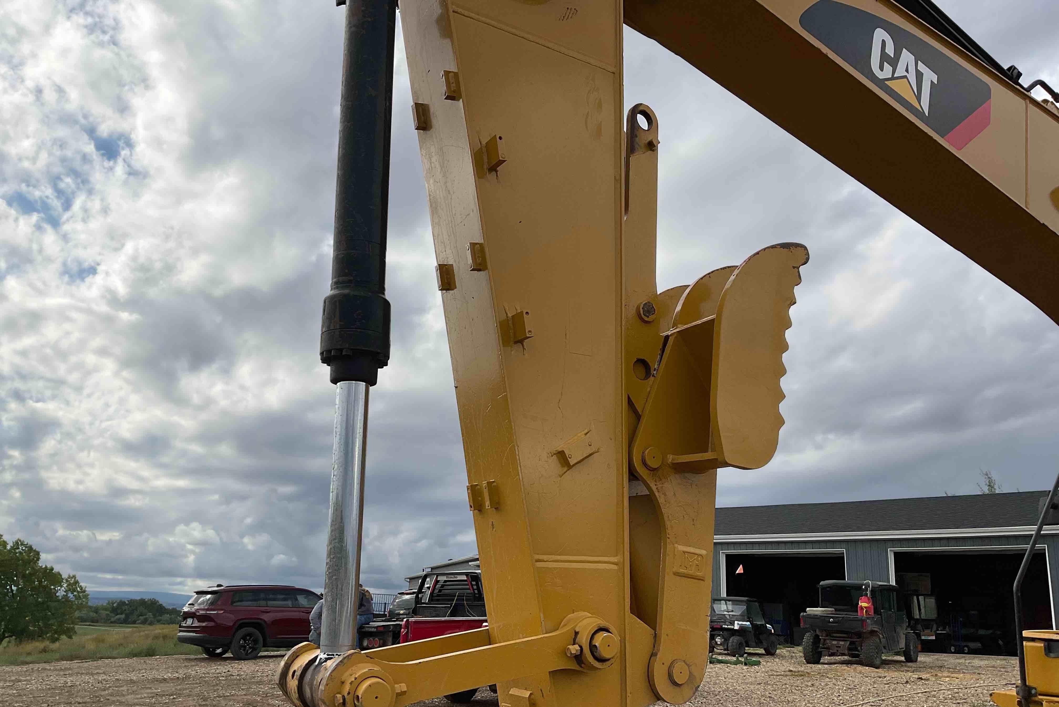 gallery 2017 Caterpillar 320FL Excavator