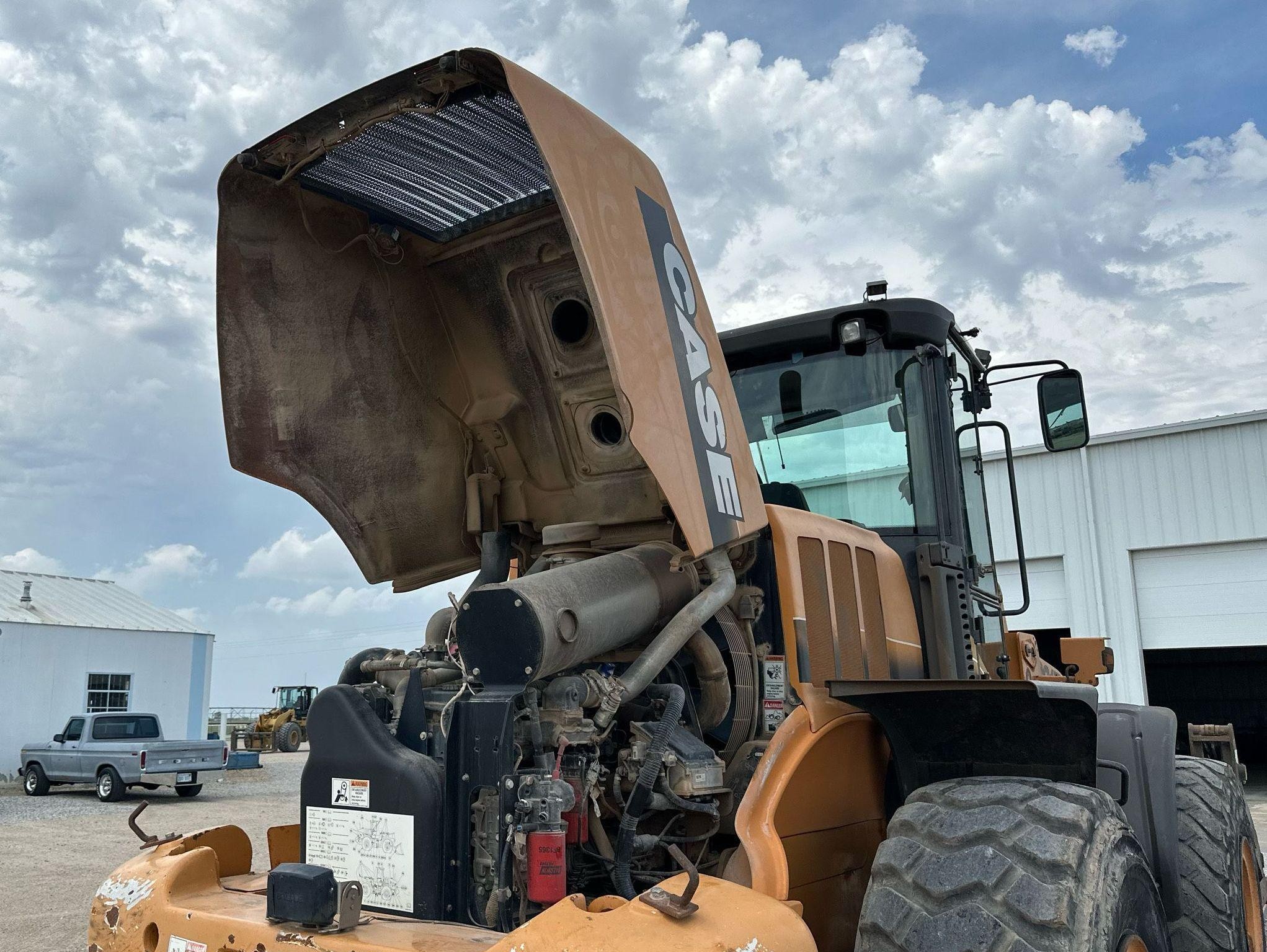 gallery 2011 Case 821F wheel loader
