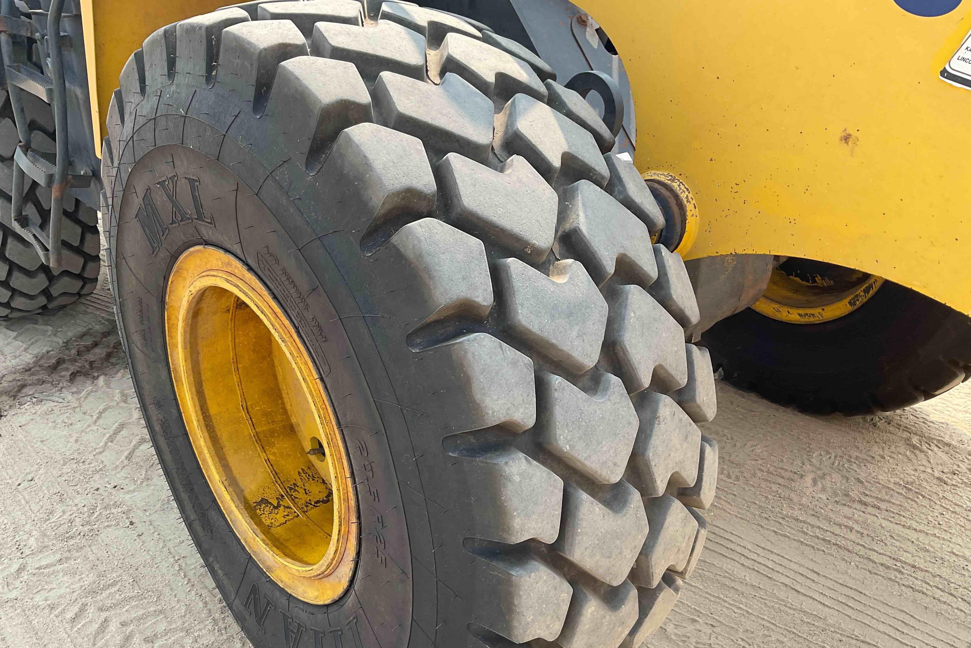 gallery 2008 Komatsu WA320-5L Wheel Loader W/Grapple