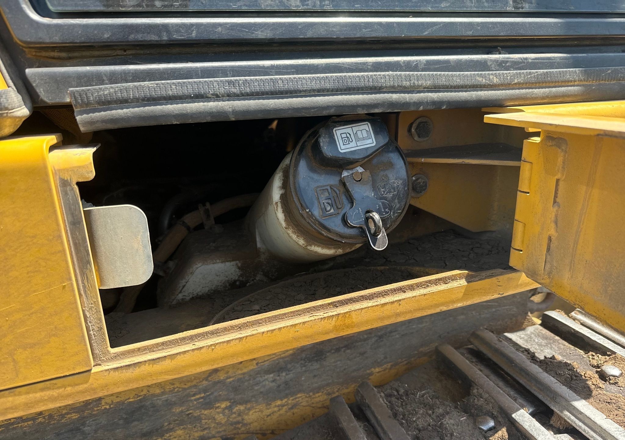 gallery 2016 Caterpillar 953D track loader