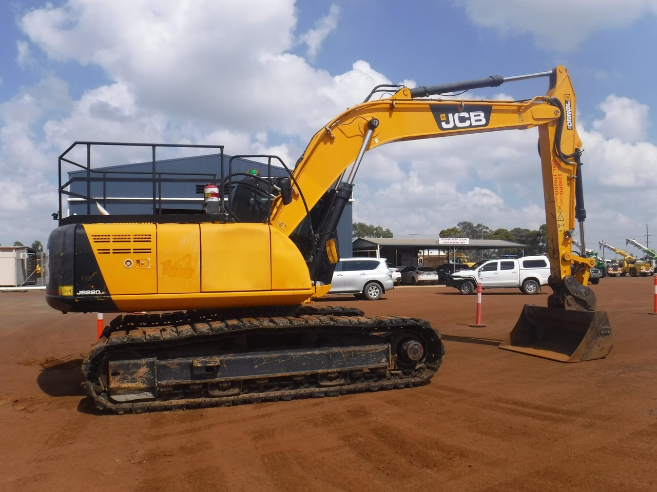 gallery 2013 JCB JS220LC EXCAVATOR