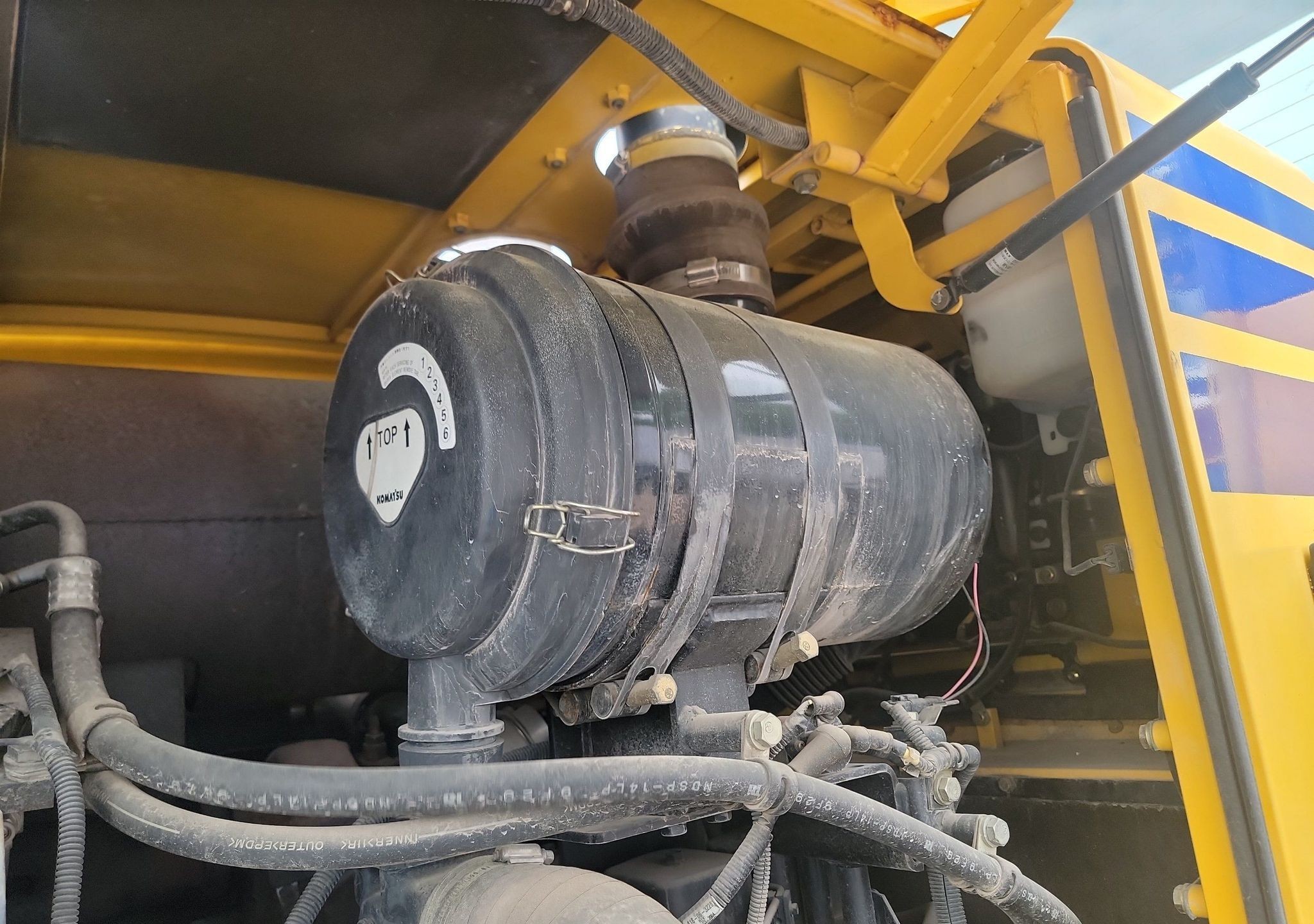 gallery 2005 Komatsu WA320 wheel loader