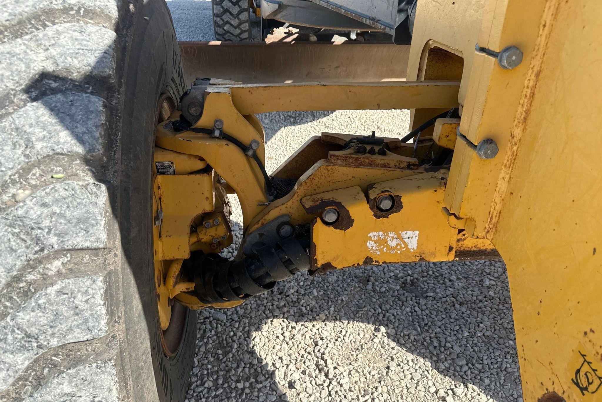 gallery 2013 John Deere 772G motor grader
