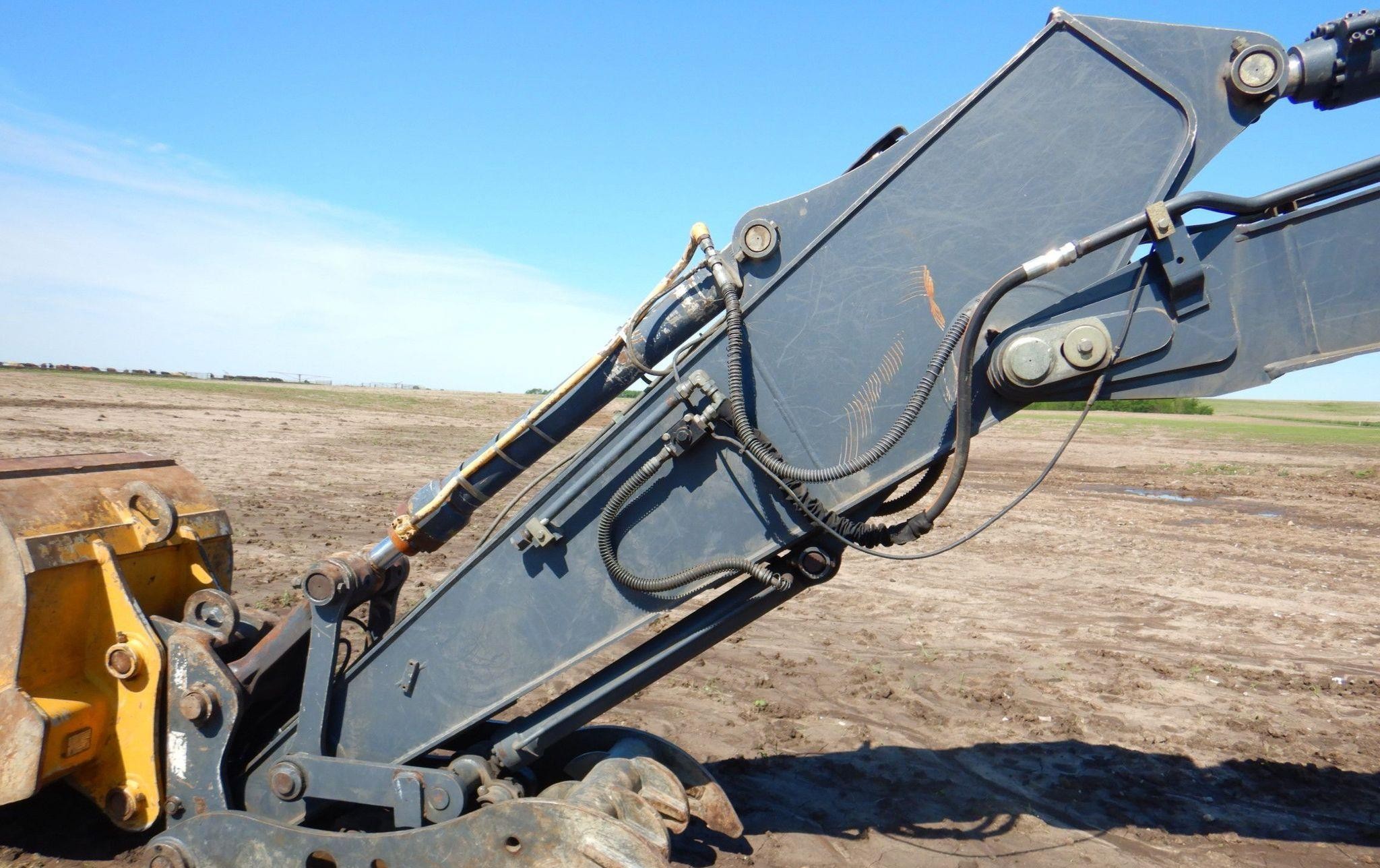 gallery 2011 John Deere 200DLC  excavator