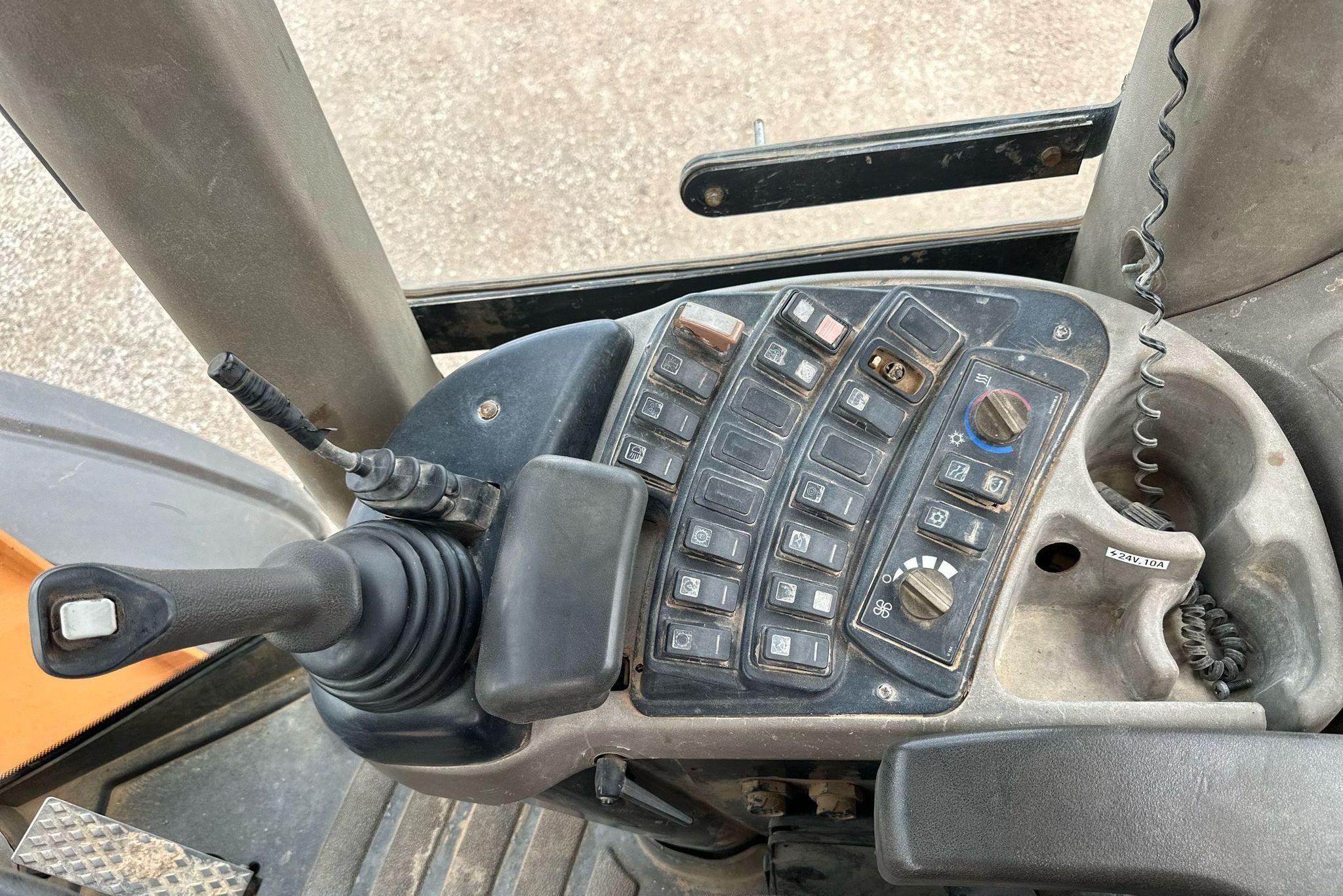 gallery 2011 Case 821F wheel loader