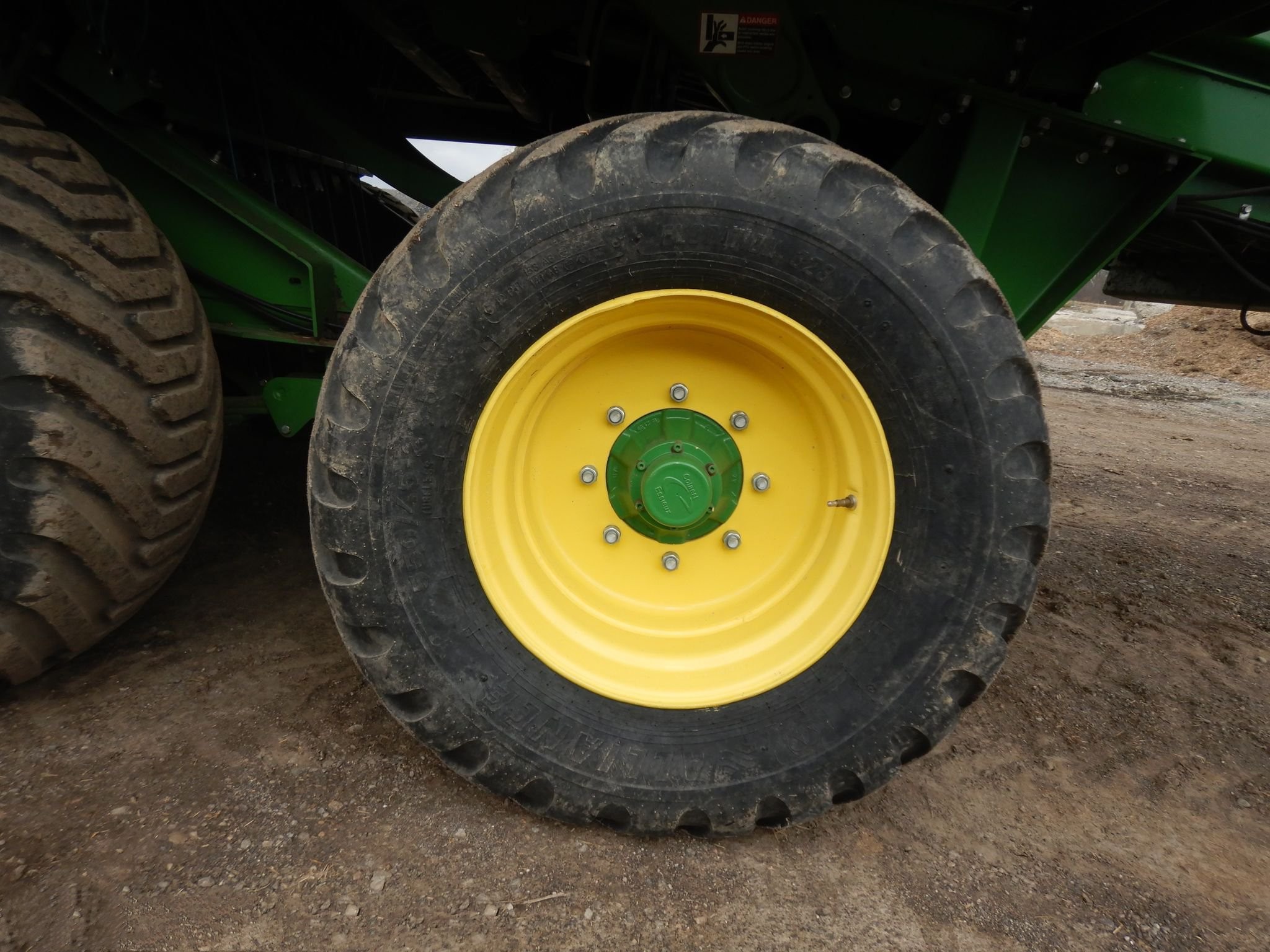 gallery 2016 John Deere L340 square baler