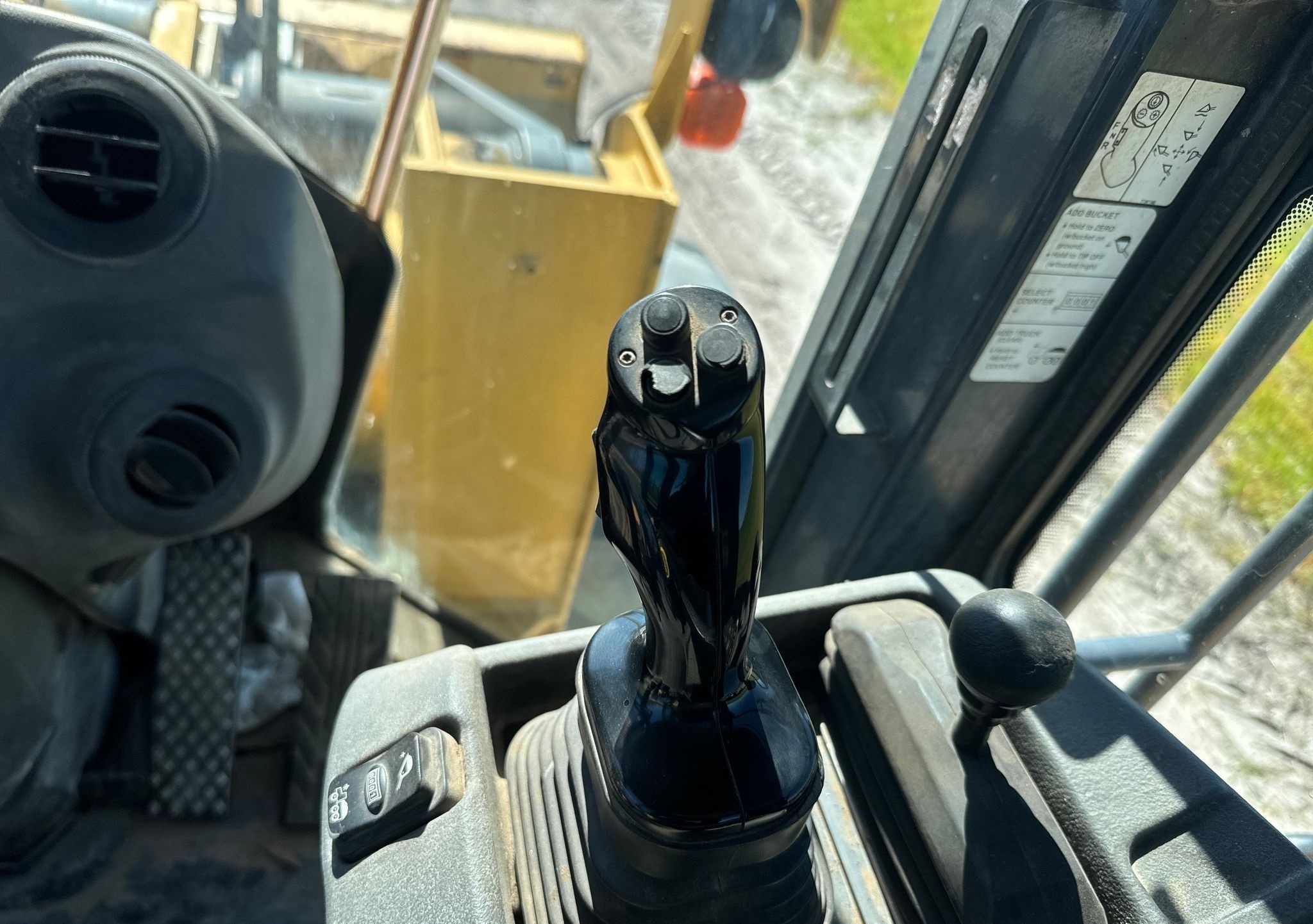 gallery 2014 John Deere 624K wheel loader