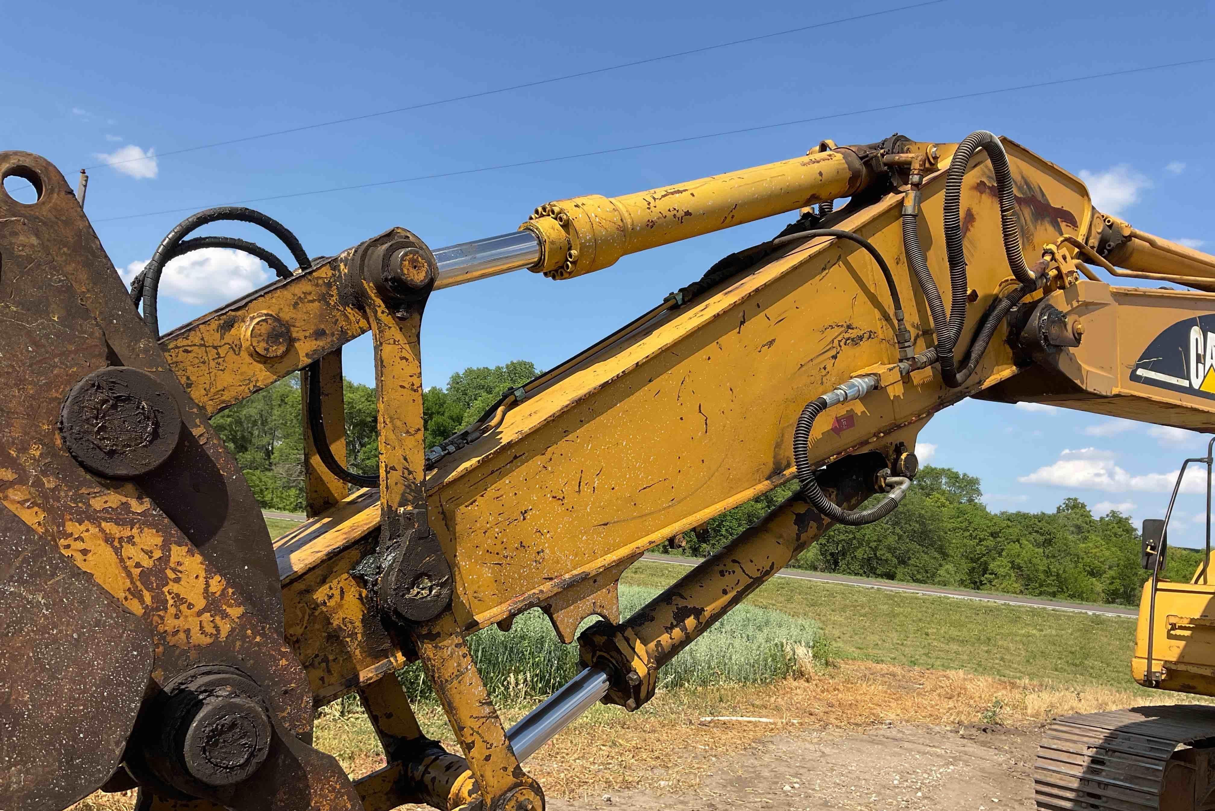 gallery 2004 Caterpillar 320CLU Excavator