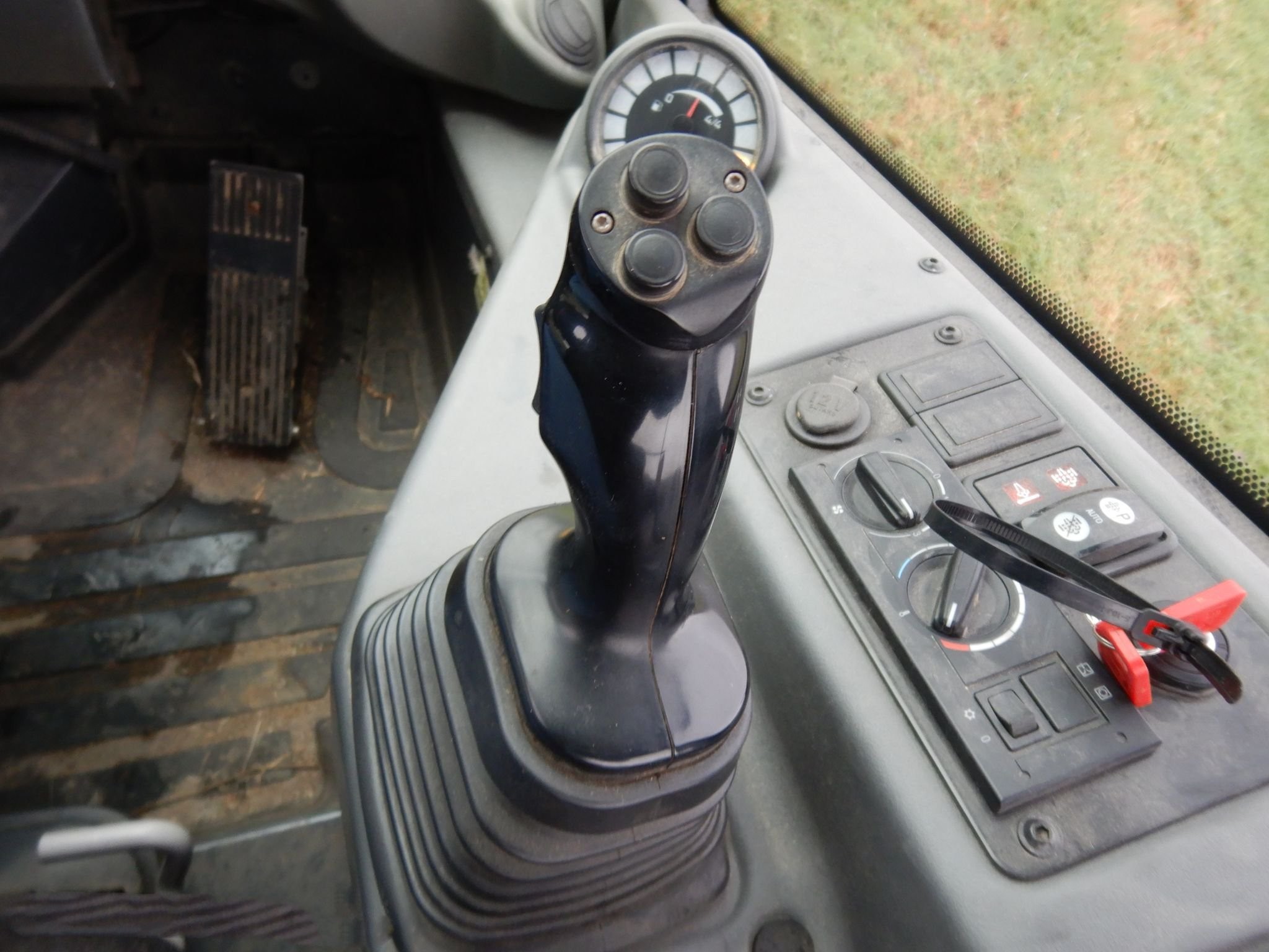 gallery 2018 John Deere 204L Wheel Loader