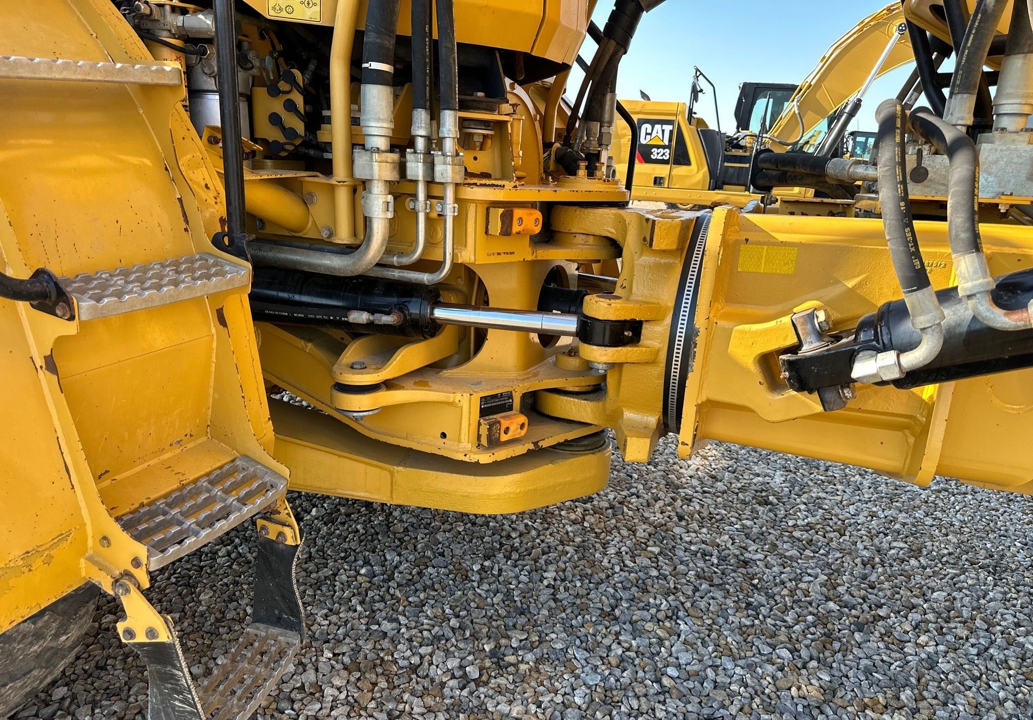 gallery 2013 Caterpillar 735B haul truck