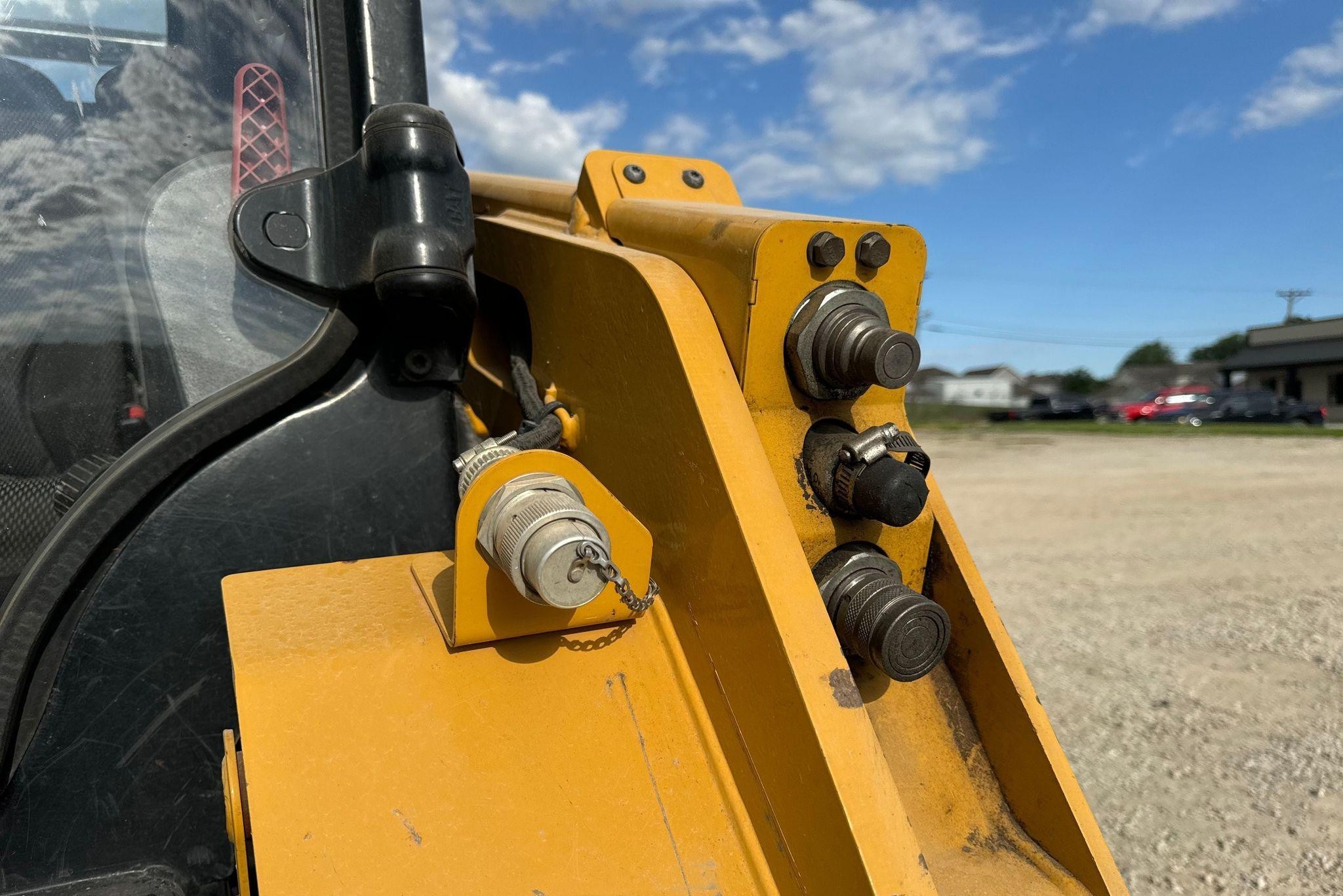 gallery 2019 Caterpillar 259D3 tracked skid steer loader
