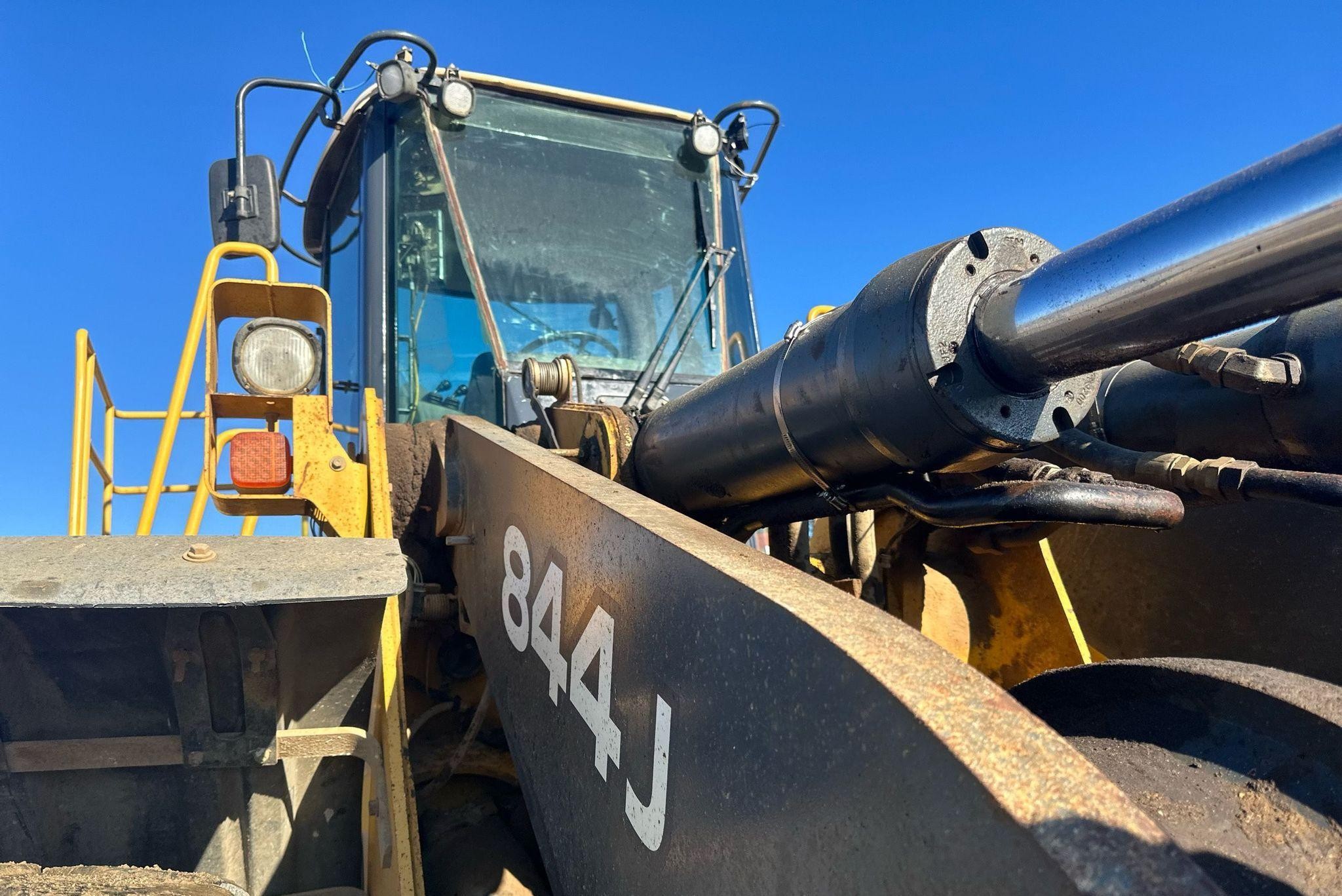 gallery 2006 John Deere 844J wheel loader