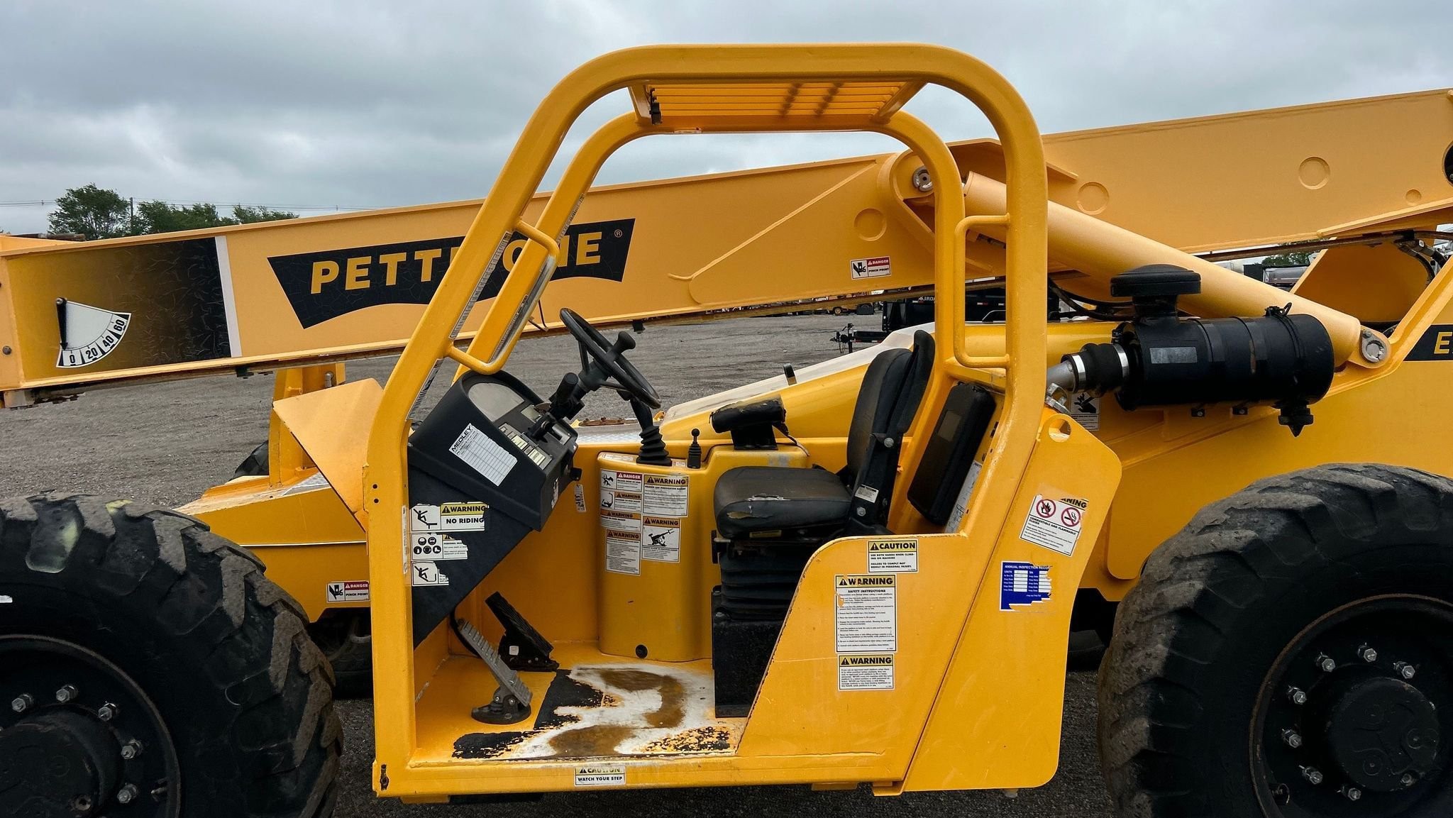 gallery 2010 Pettibone 944 telehandler