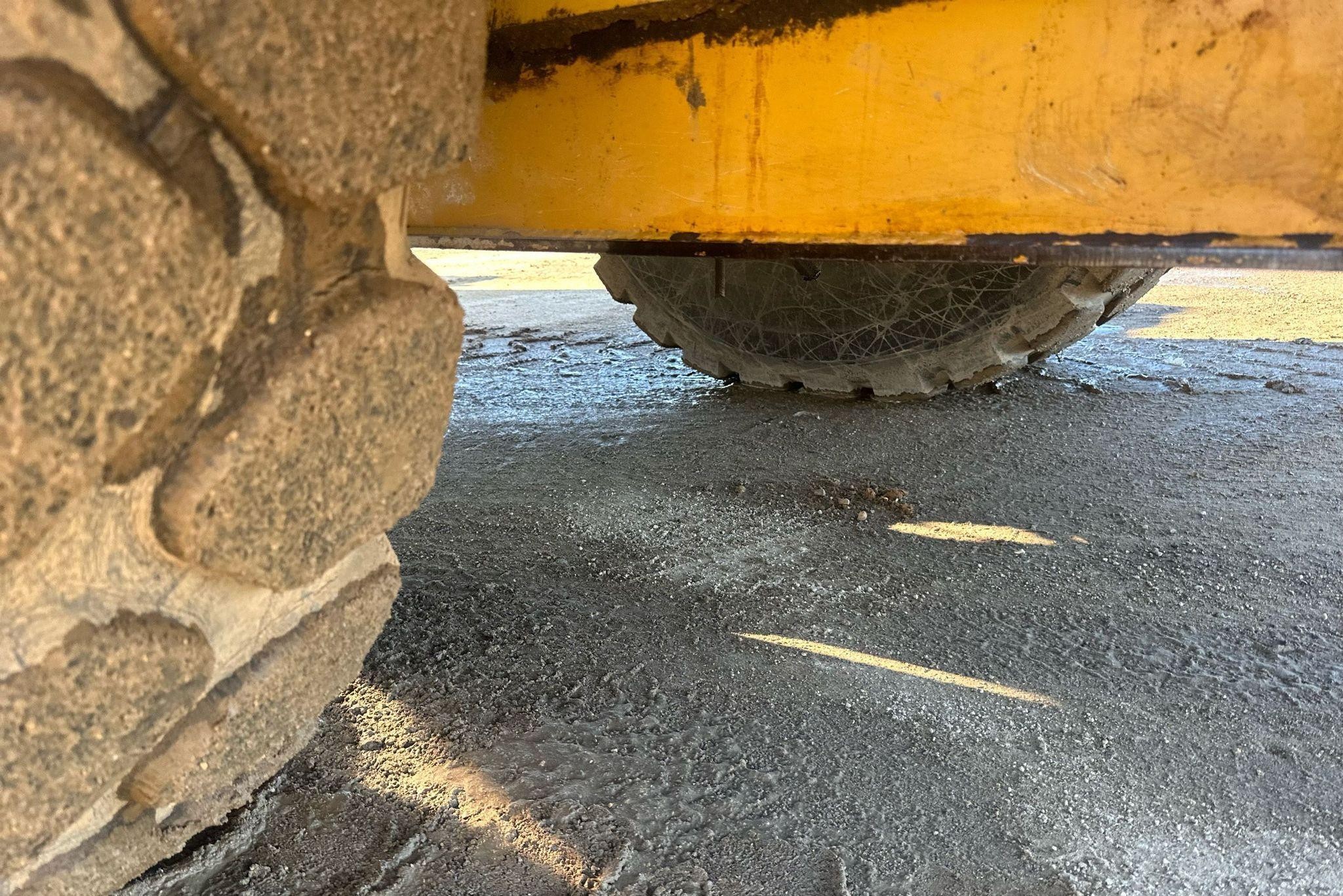 gallery 2006 John Deere 844J wheel loader