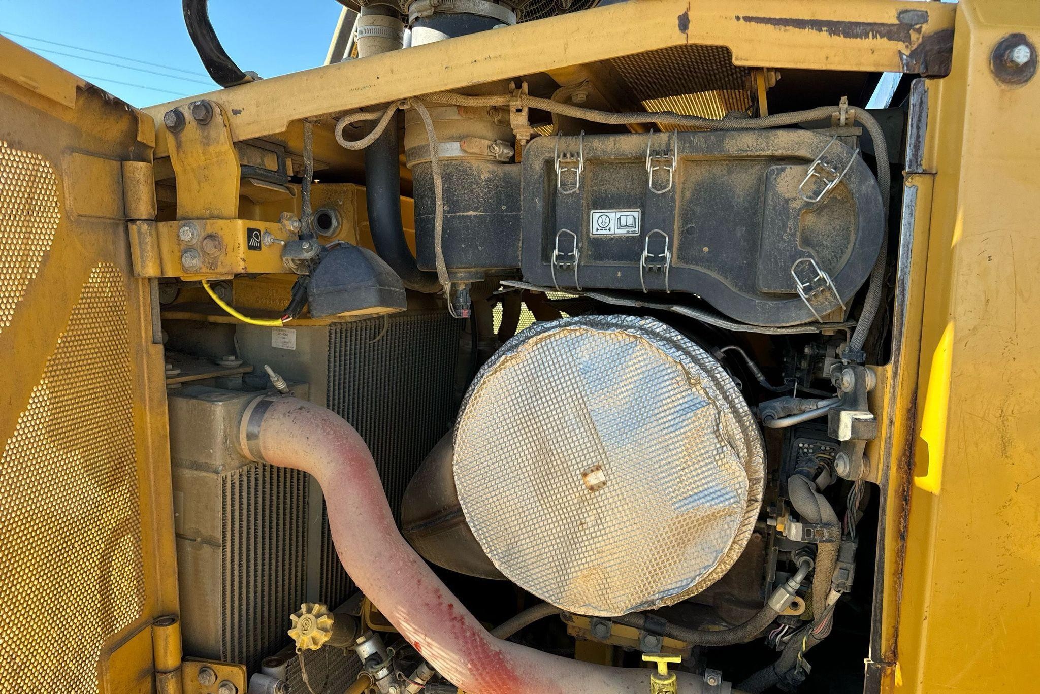 gallery 2011 Caterpillar D6T XL dozer