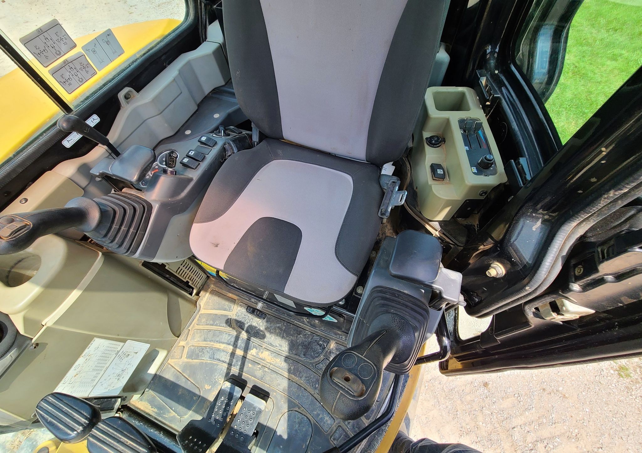 gallery 2011 Caterpillar 305.5D CR mini excavator