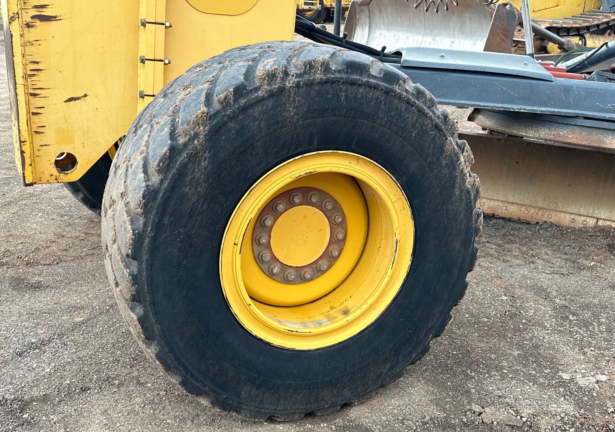 gallery 2013 John Deere 772GP motor grader