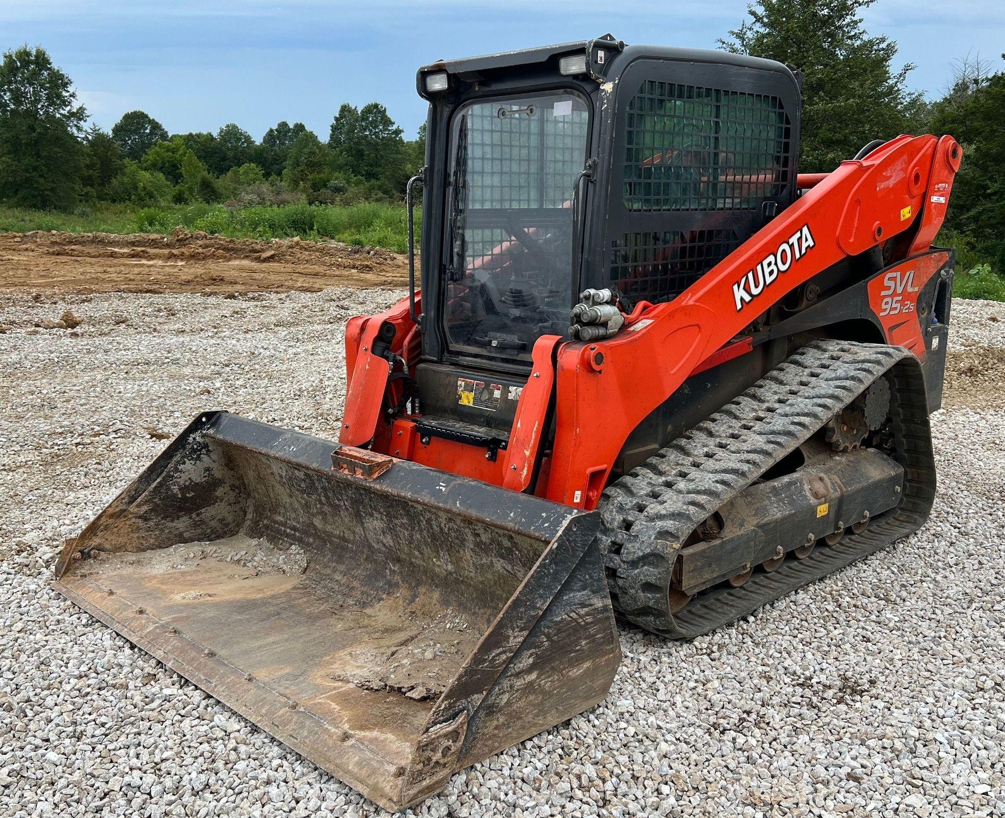 gallery 2019 Kubota SVL95-2S tracked skid steer loader