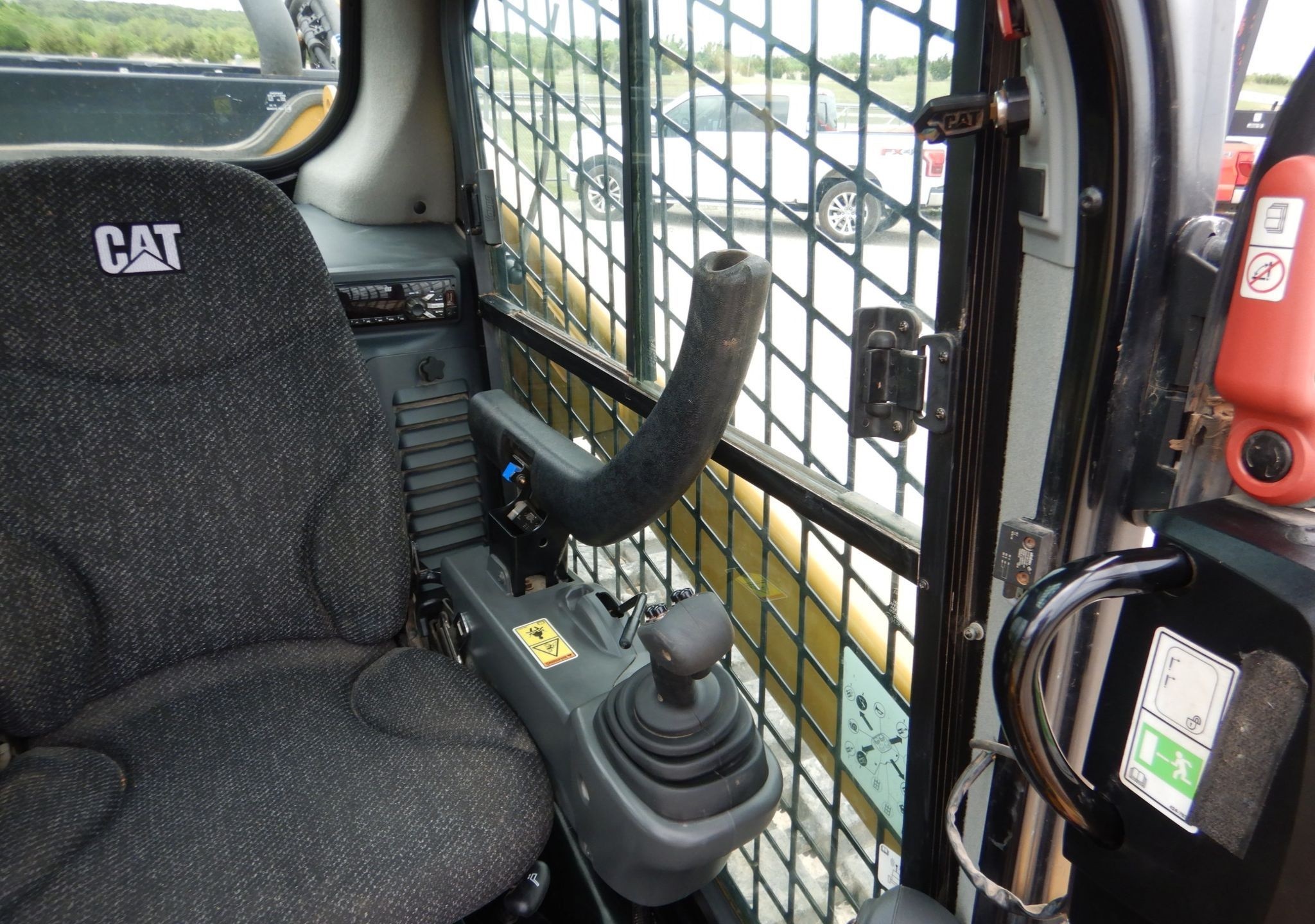 gallery 2018 Caterpillar 299D2 skid steer
