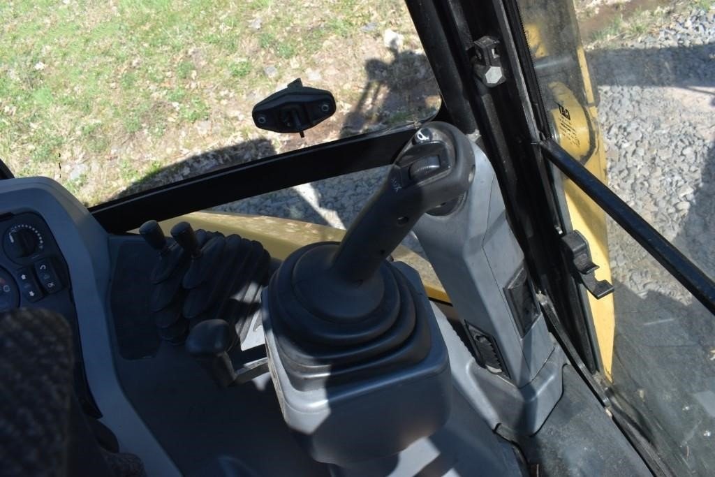 gallery 2017 CATERPILLAR 420F2 BACKHOE