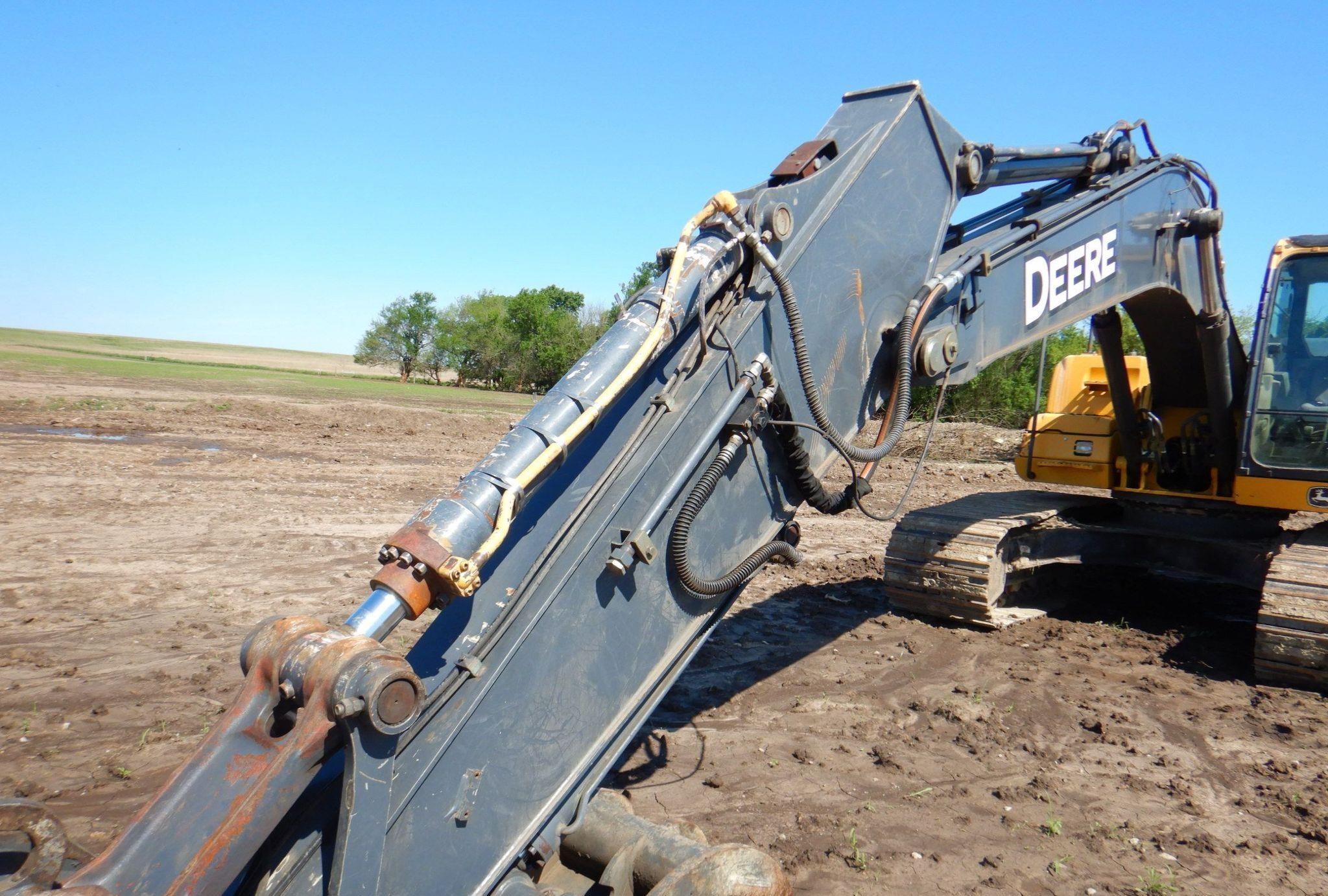 gallery 2011 John Deere 200DLC  excavator