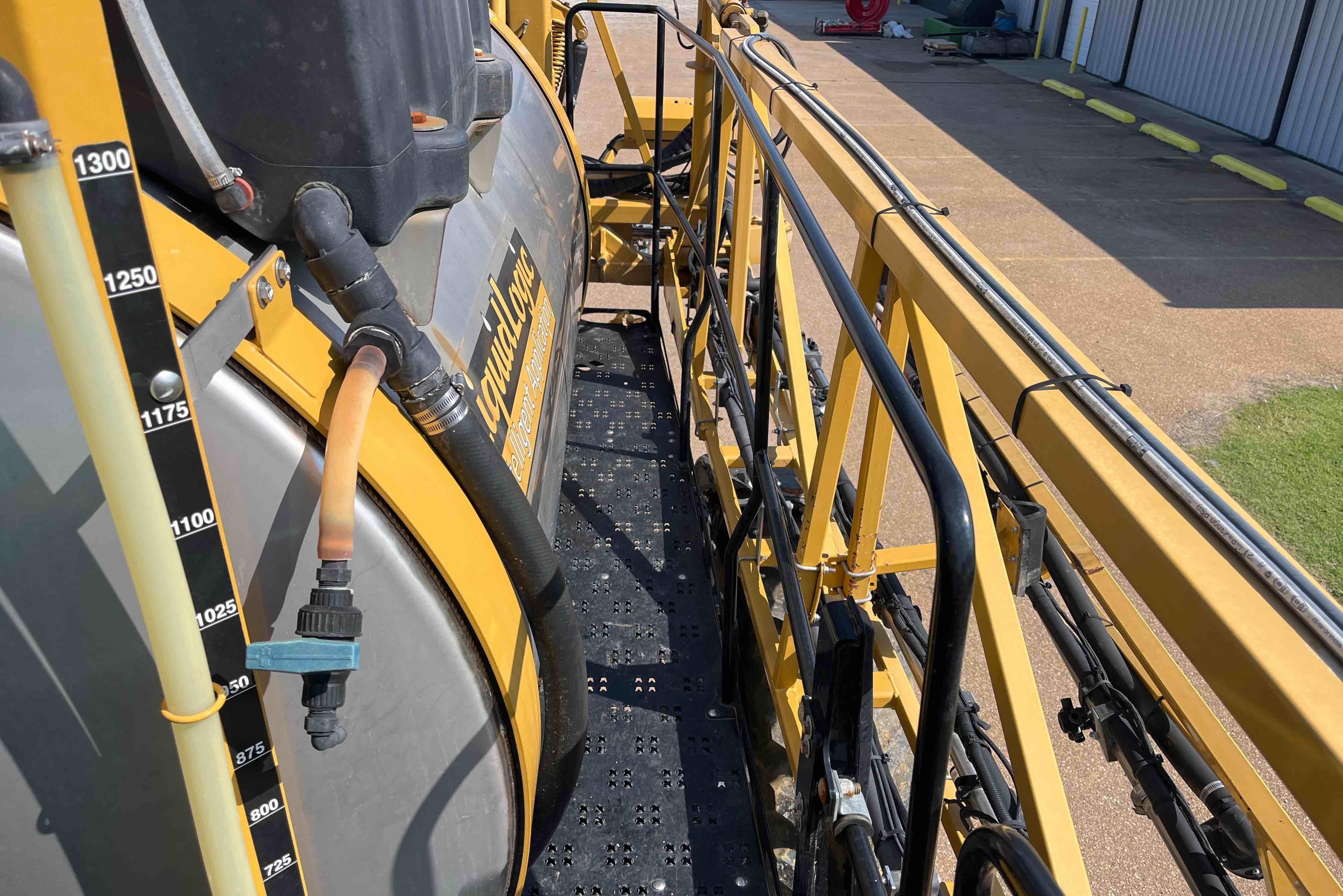gallery 2019 RoGator RG1300C Self-Propelled Sprayer