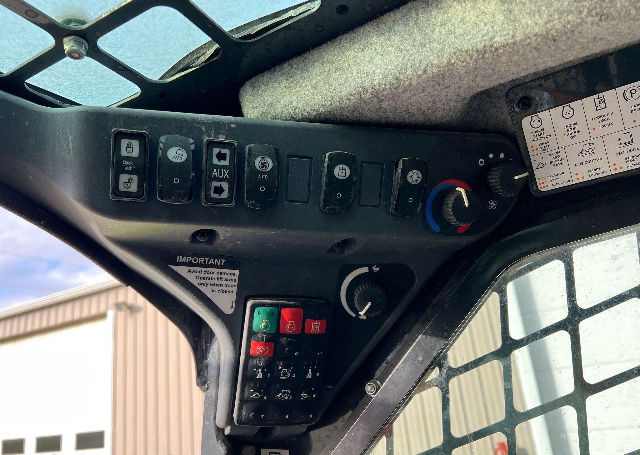 gallery 2019 John Deere 333G  tracked skid steer loader