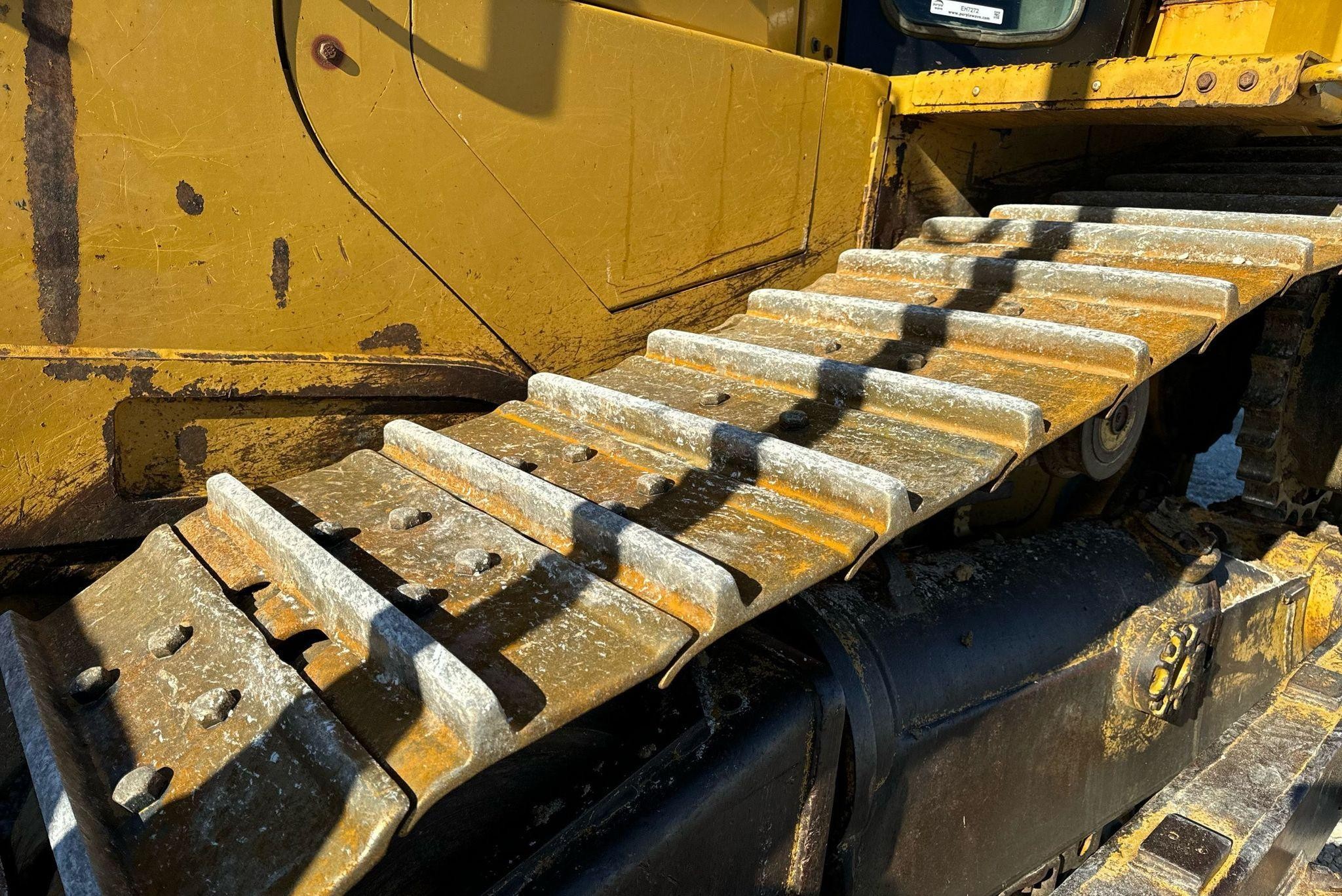 gallery 2011 Caterpillar D6T XL dozer