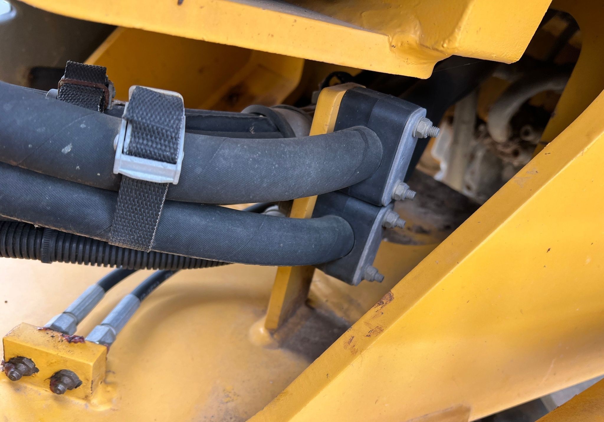 gallery 2016 John Deere 324K wheel loader