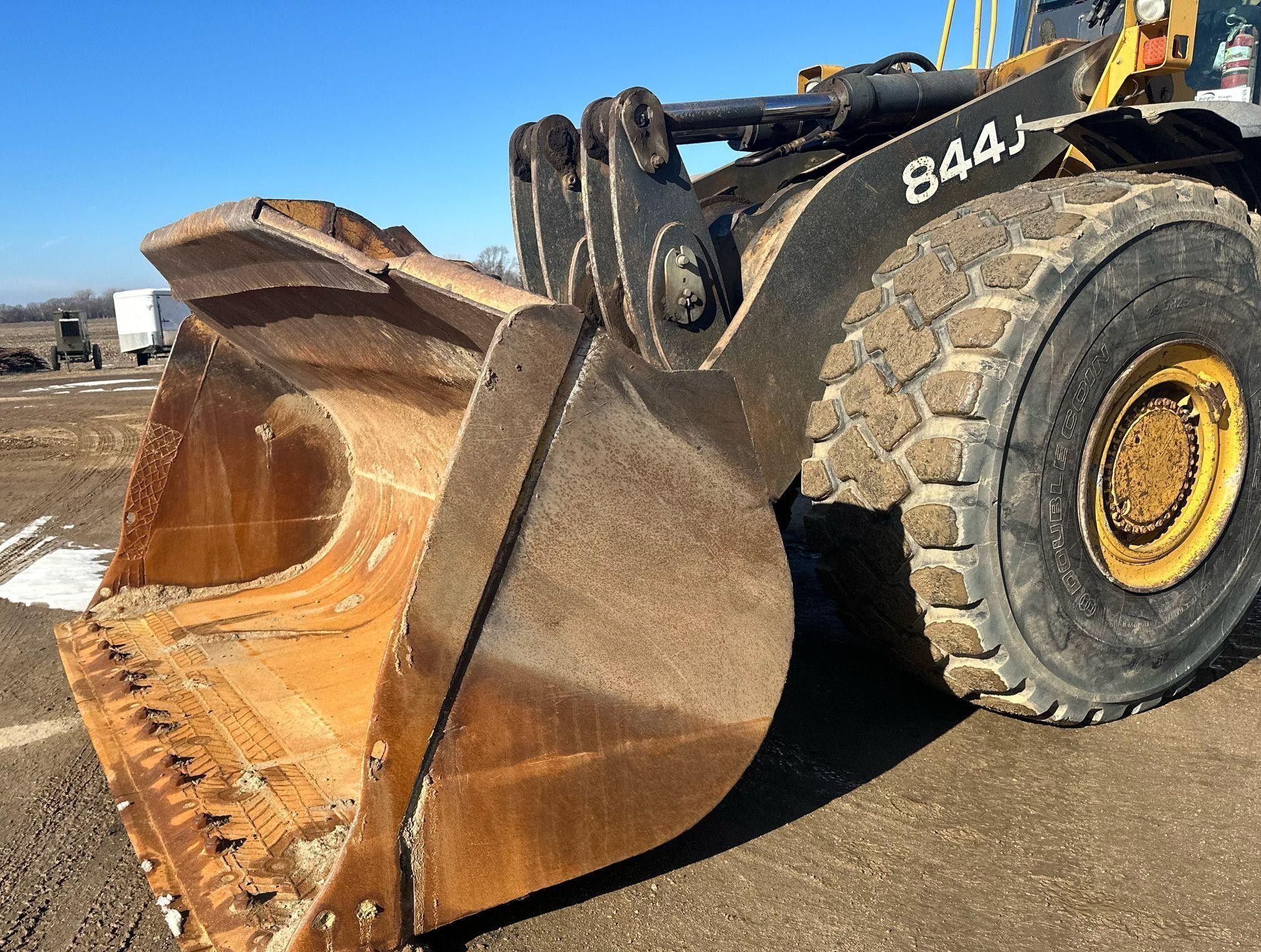 gallery 2006 John Deere 844J wheel loader