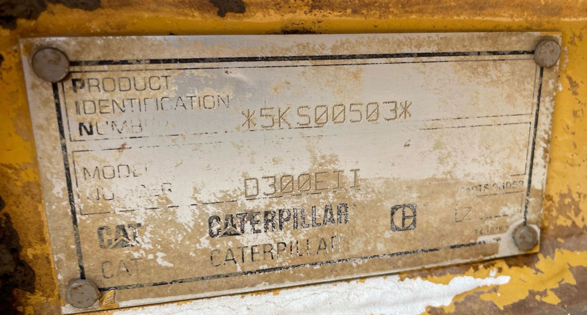 gallery 2000 Caterpillar D300E Series II water wagon