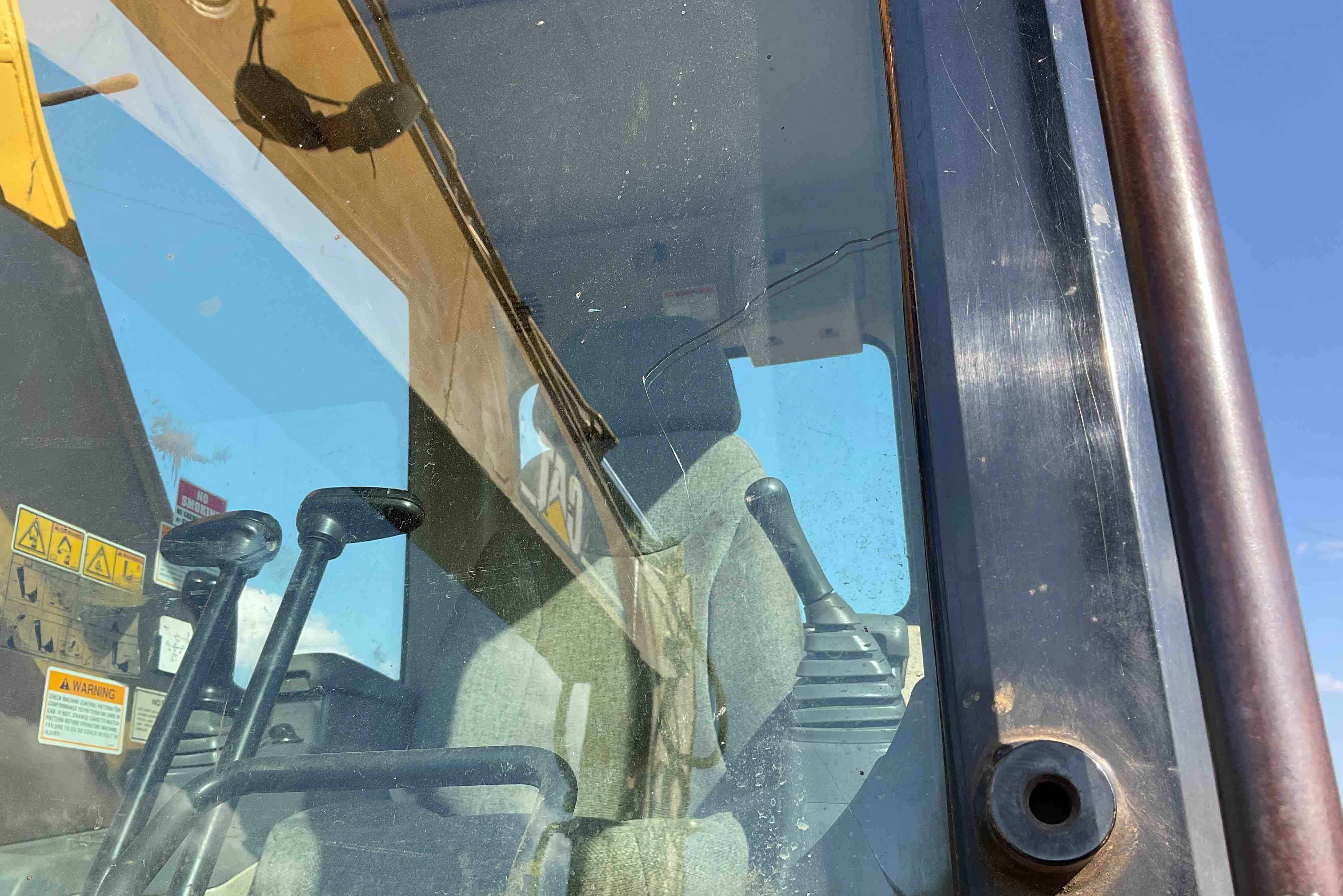 gallery 2004 Caterpillar 320CLU Excavator