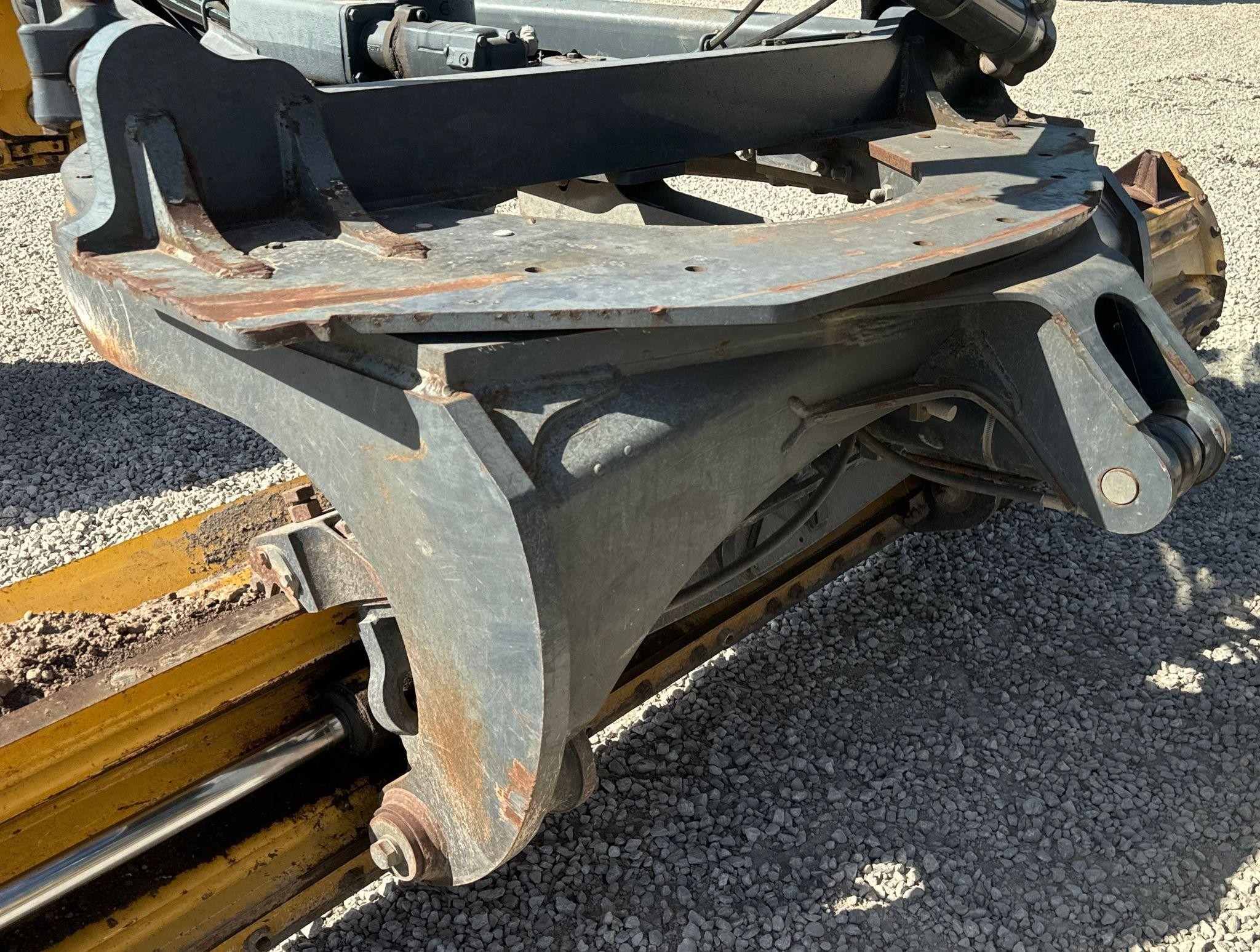 gallery 2013 John Deere 772G motor grader