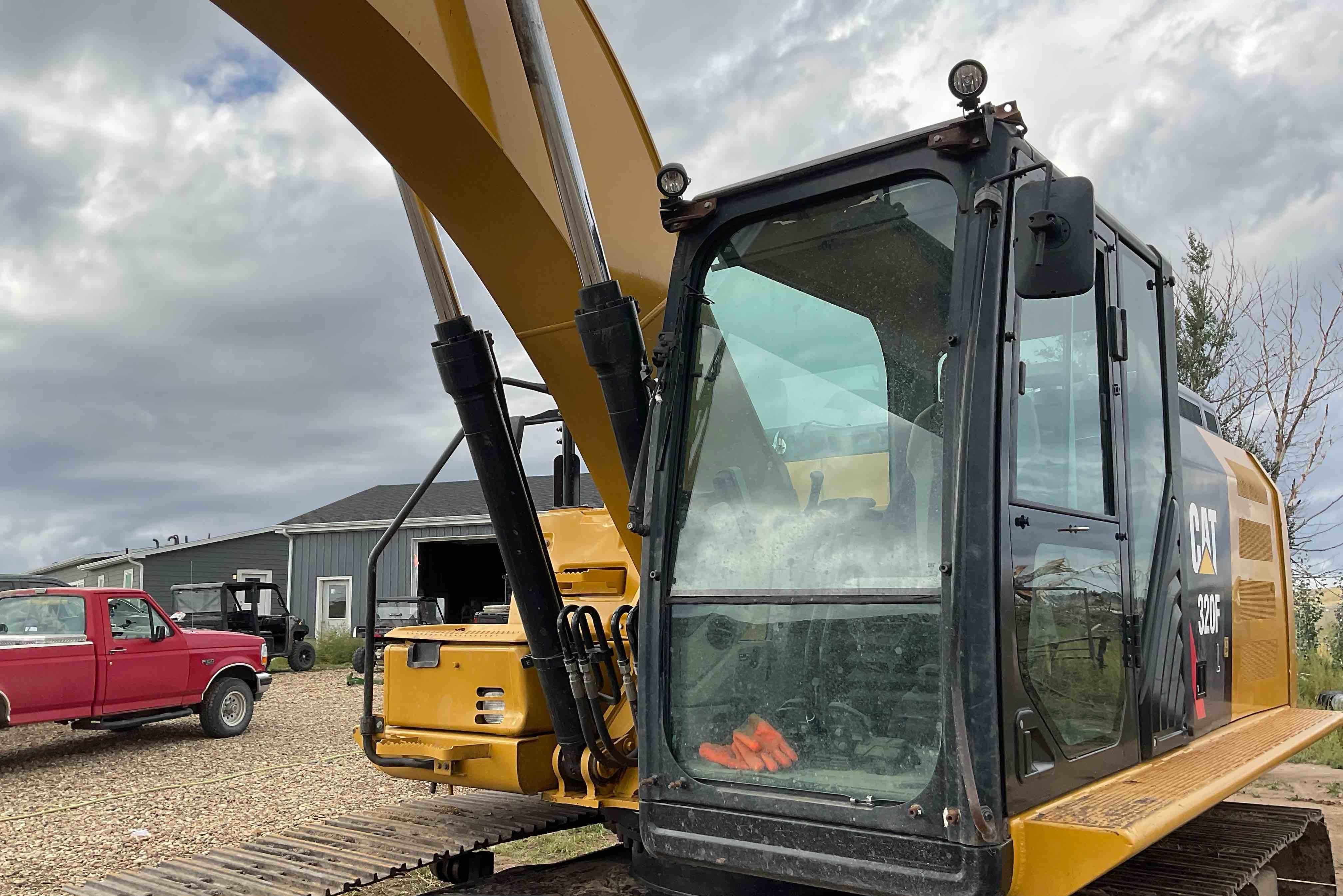 gallery 2017 Caterpillar 320FL Excavator