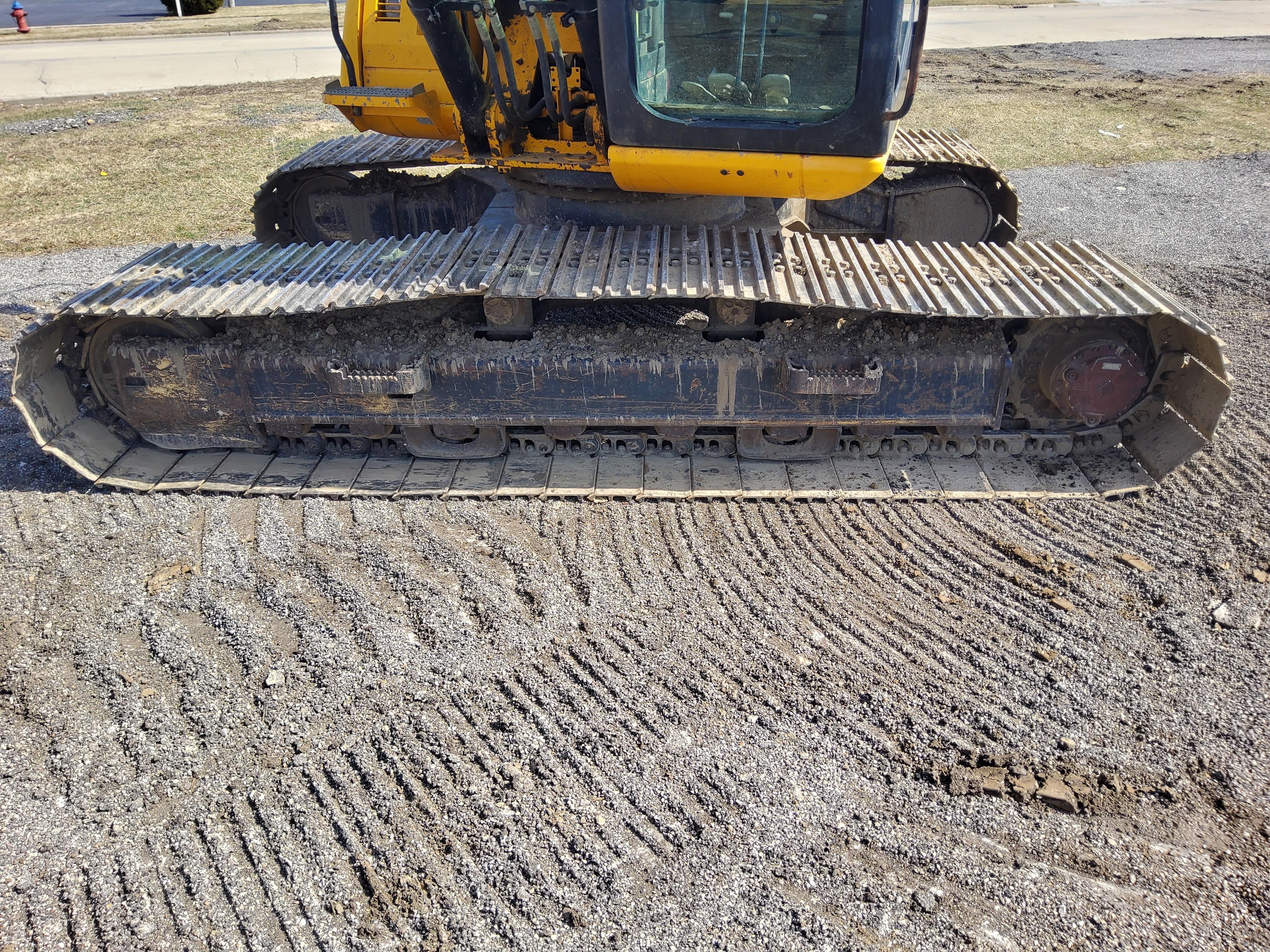 gallery 2011 JCB JS220LC Excavator
