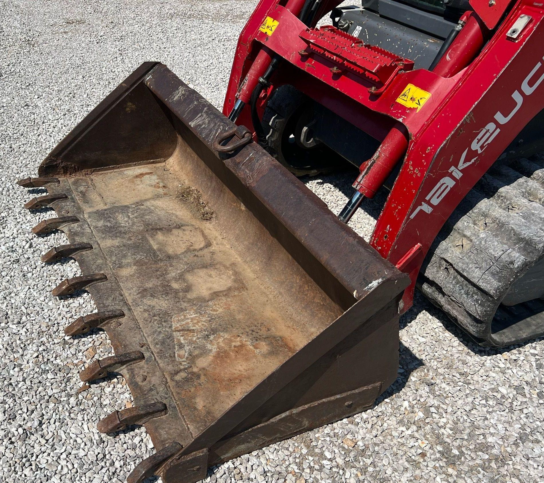gallery 2016 Takeuchi TL12V2 tracked skid steer loader