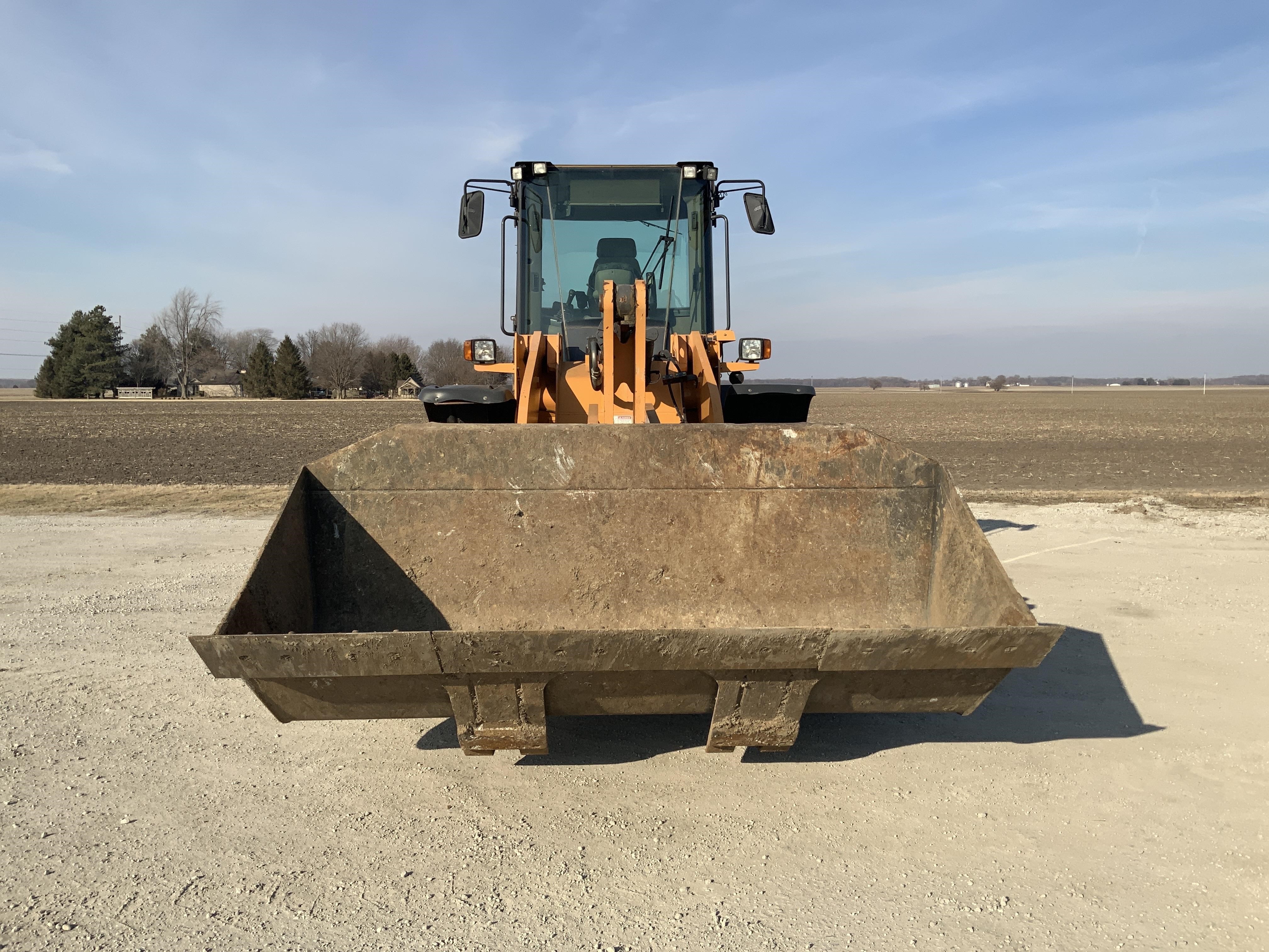 gallery 2013 Case 821F Wheel Loader