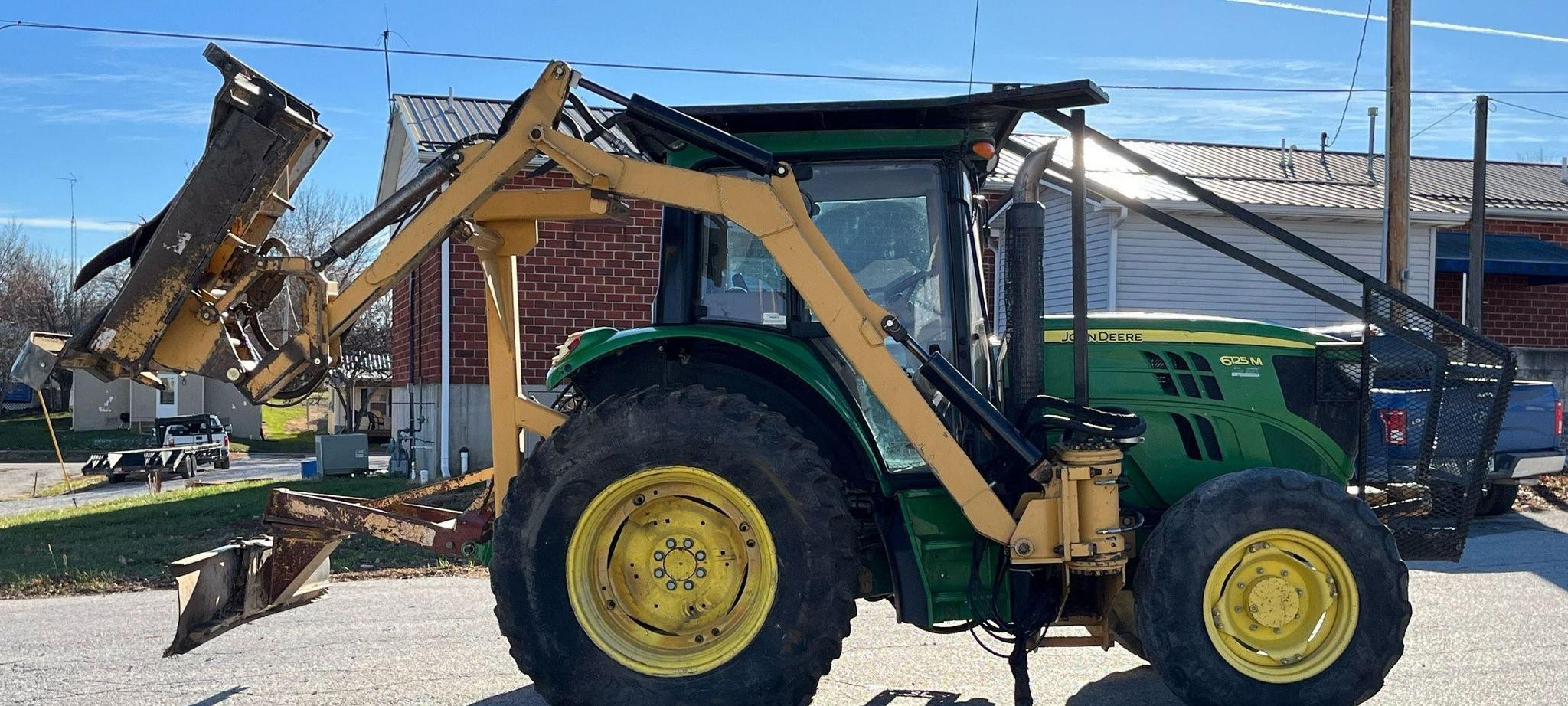 gallery 2015 John Deere 6125M MFWD tractor