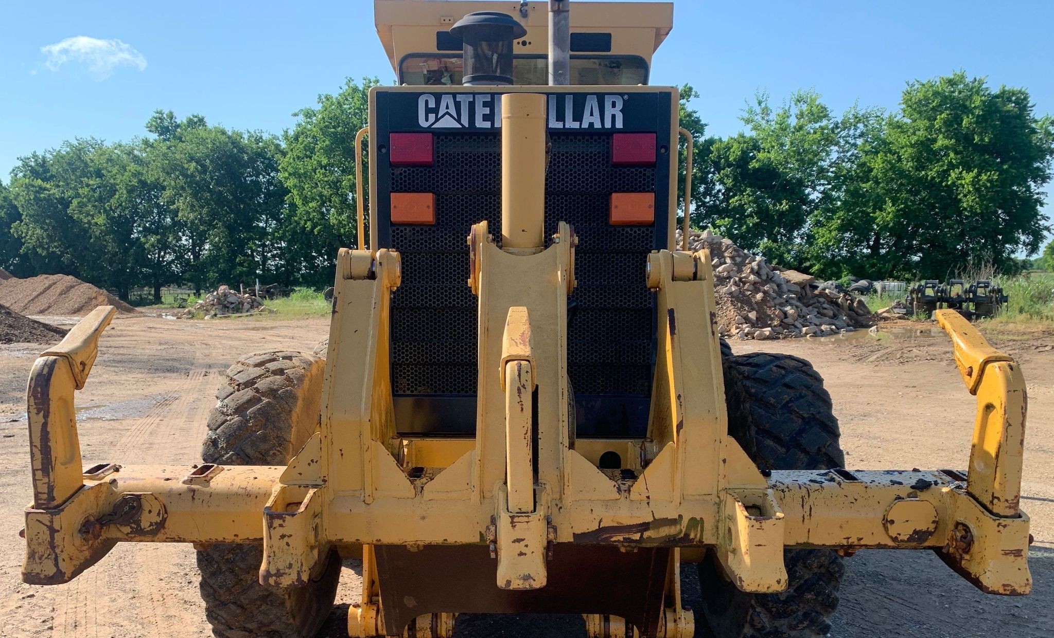 gallery 2001 Caterpillar 140H motor grader