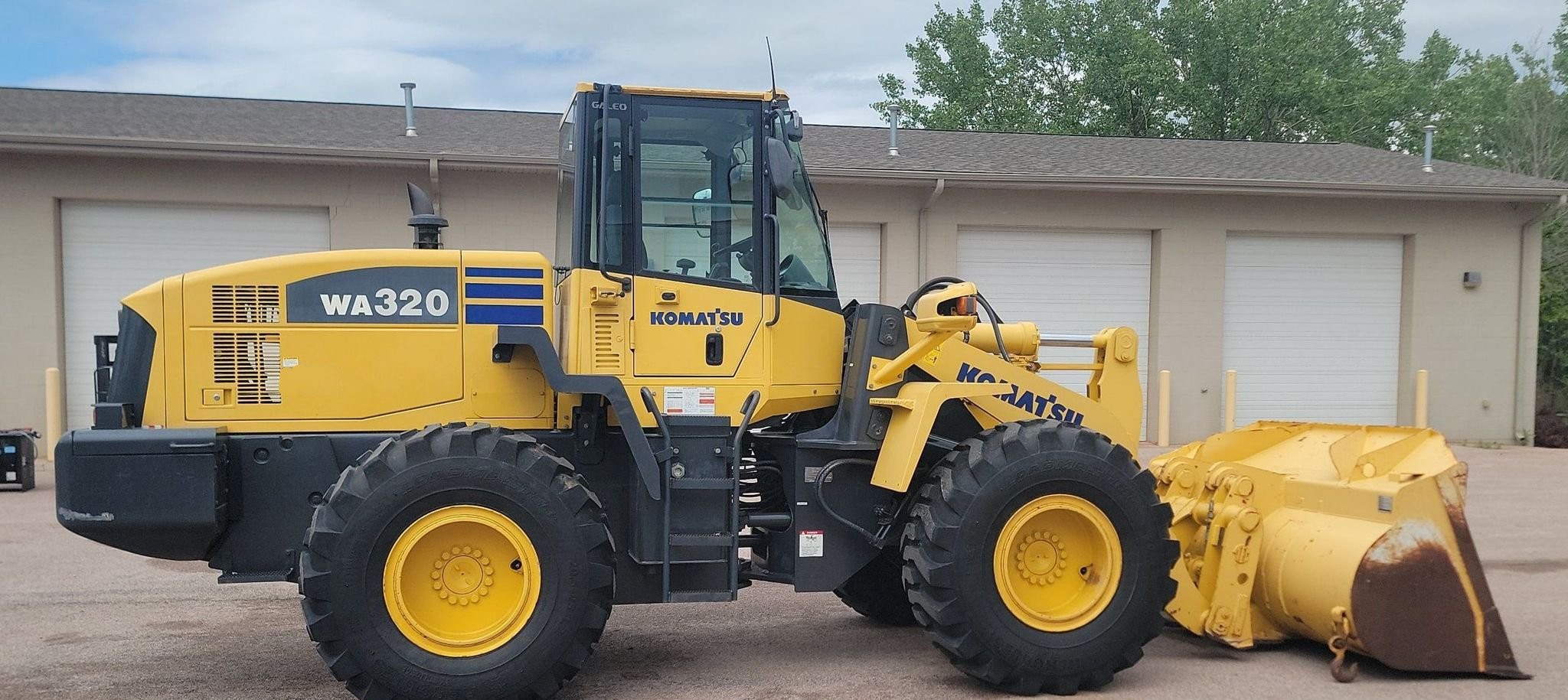 gallery 2005 Komatsu WA320 wheel loader