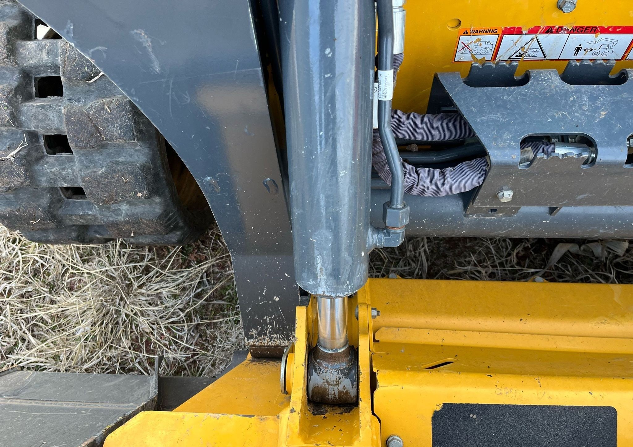gallery 2019 John Deere 325G tracked skid steer loader