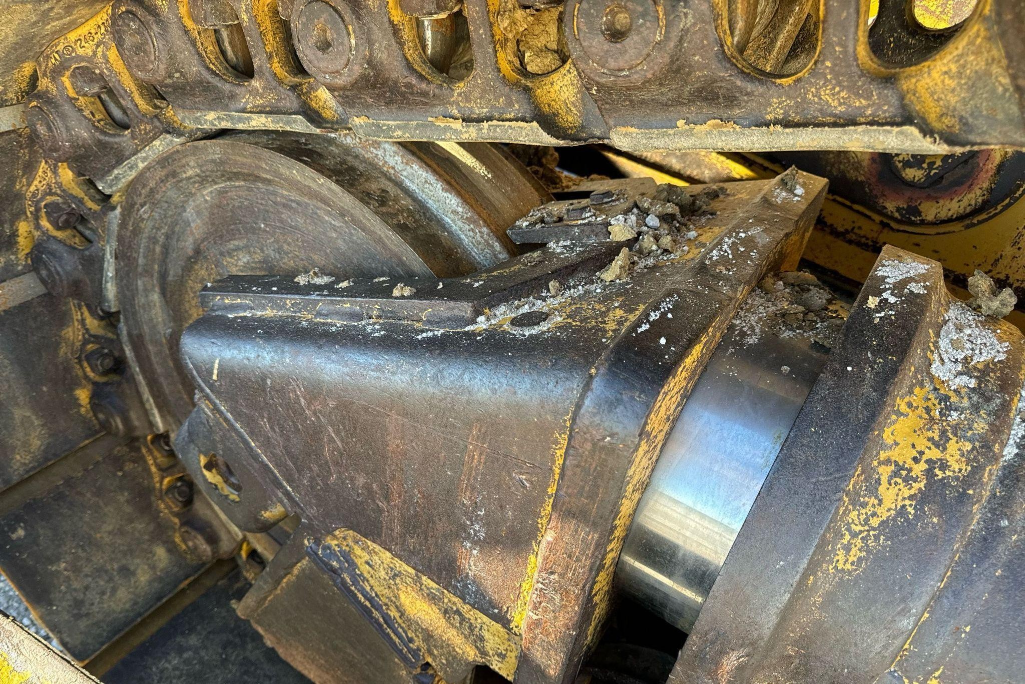 gallery 2011 Caterpillar D6T XL dozer