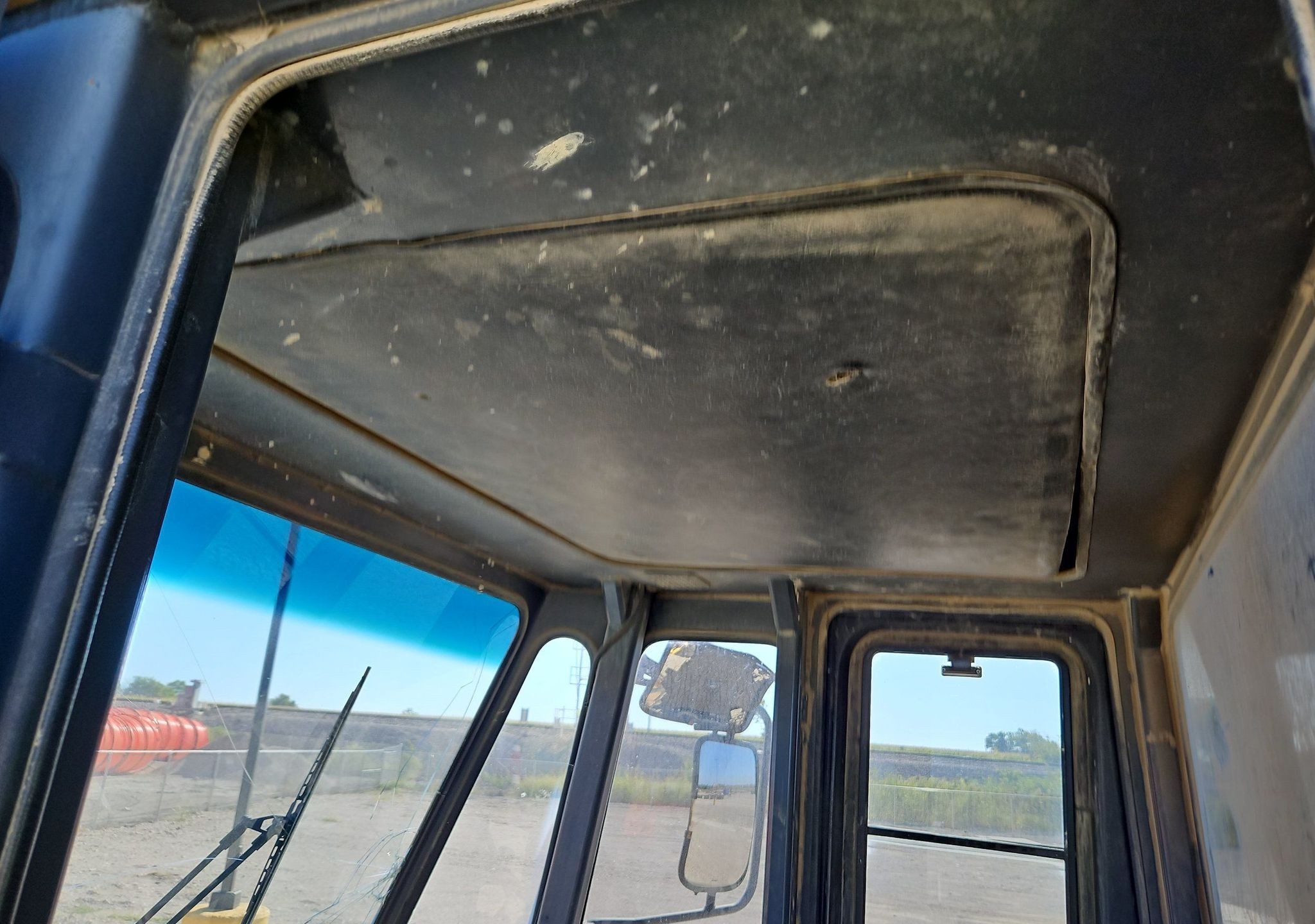 gallery 2000 John Deere 400C haul truck